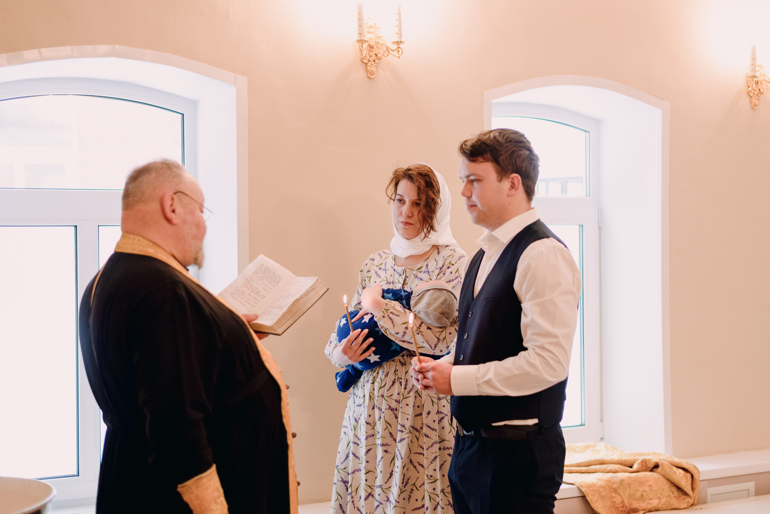 Фотосессия крещение в Москве. Свадебный фотограф в Москве Дина Виннер