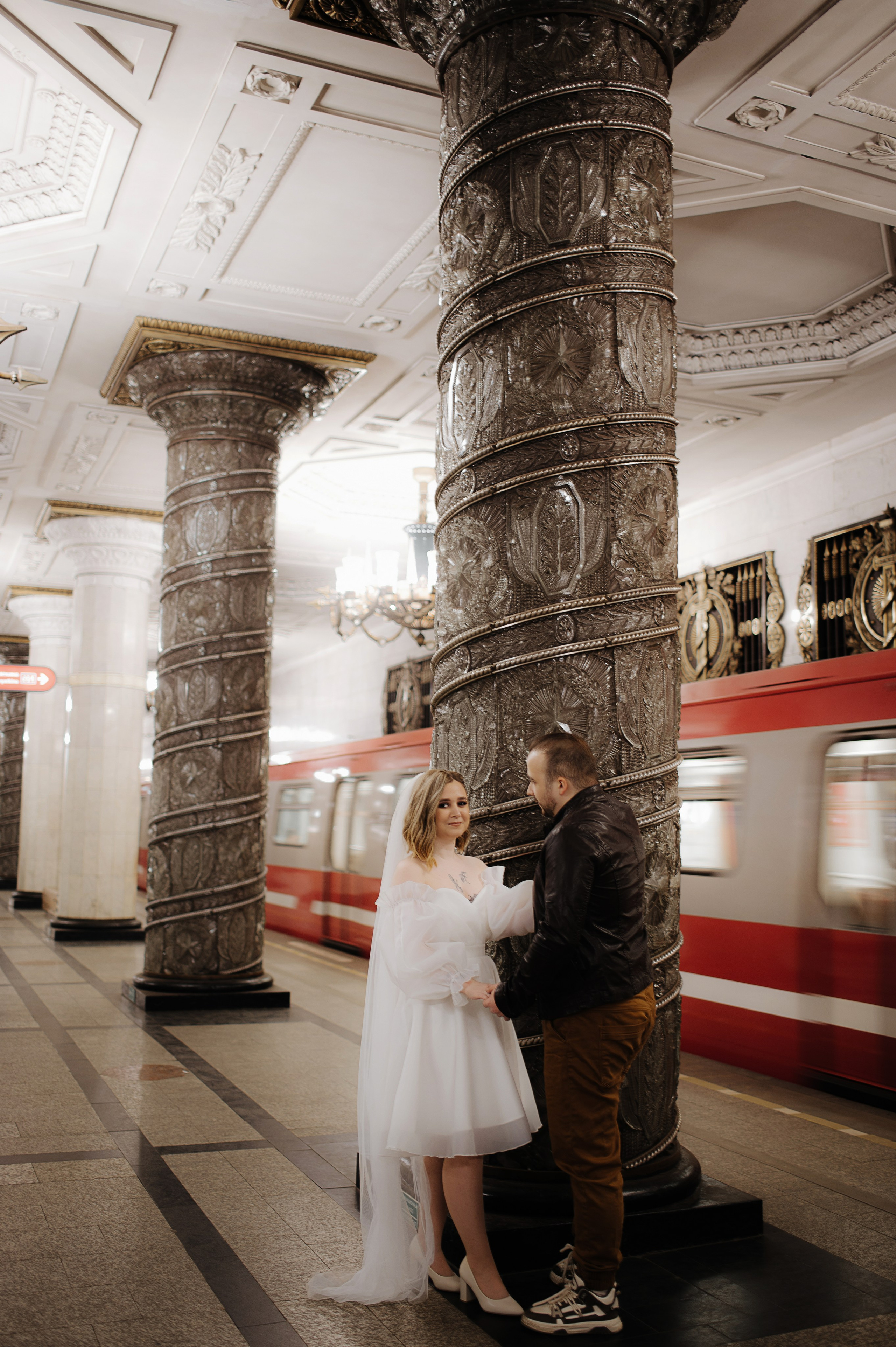Свадебная в метро. Семейный и свадебный фотограф в Санкт-Петербурге Юлия Мельникова