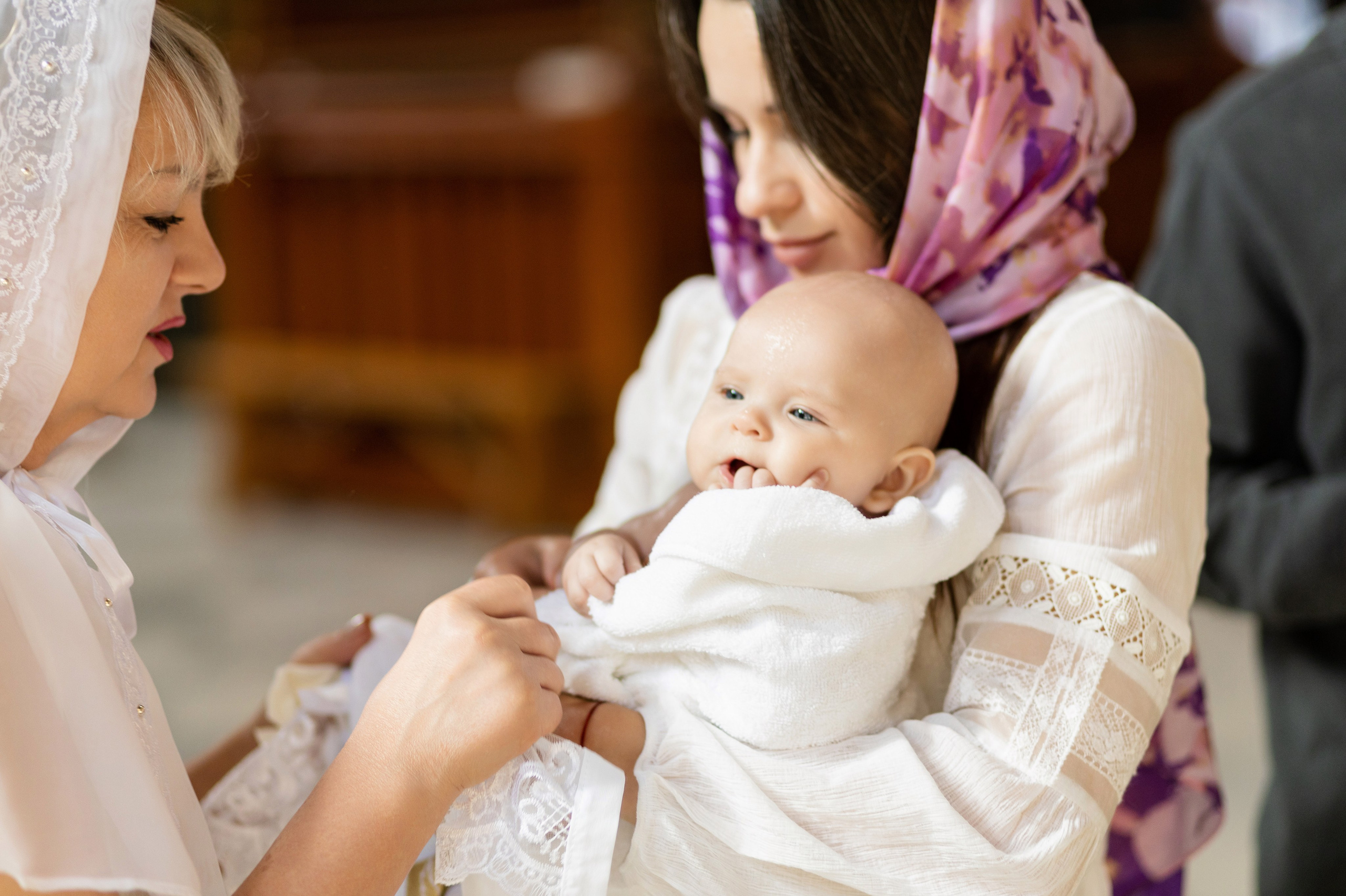 Крещение Миланы в Соборе Вознесения Господня Новочеркасск. Анастасия Безуглова- свадебный фотограф в Таганроге