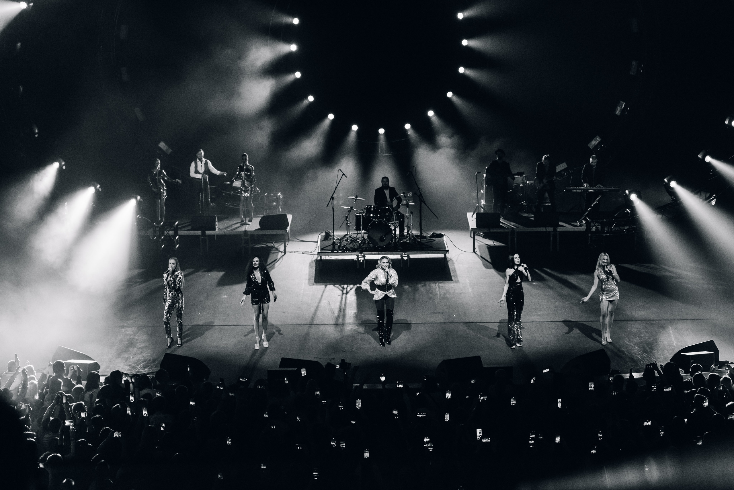 Дискотека 80-90-2000х — «Имена на все времена», Крокус Сити Холл. Бренд-фотограф для экспертов и блогеров в Москве Влада Горбовская