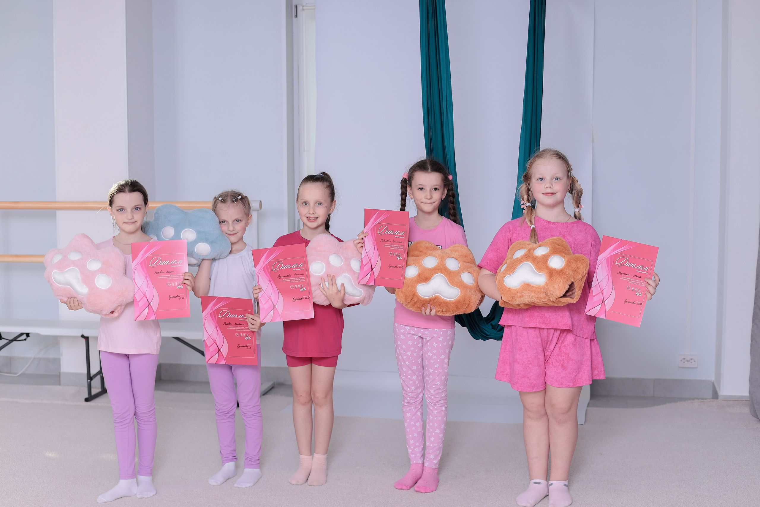 Детская аэройога. Фотограф Надршина Лилия