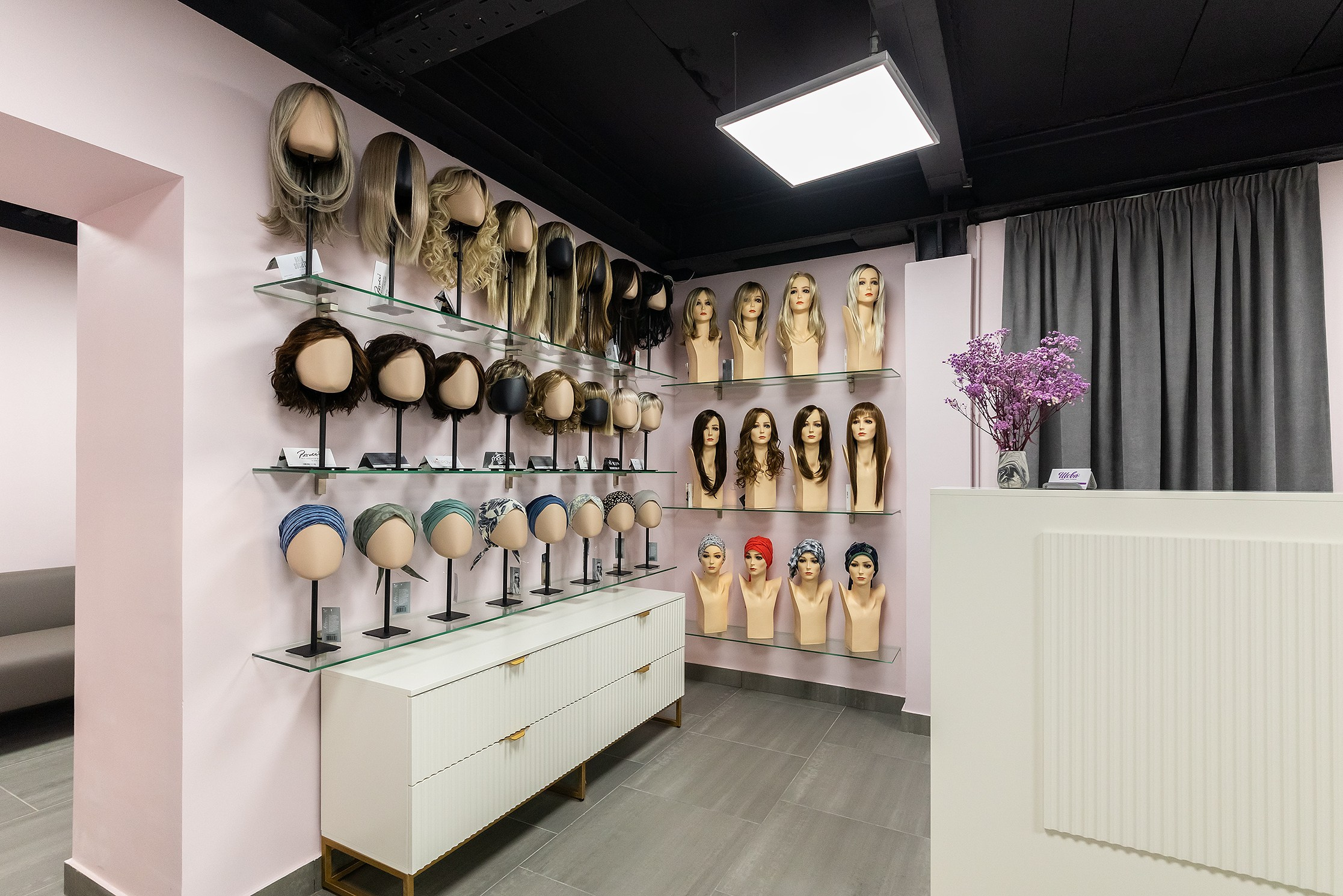 Дом париков. Фотосъемка интерьеров салона париков Шевю. Профессиональный Фотограф в Москве Андрей Славнов