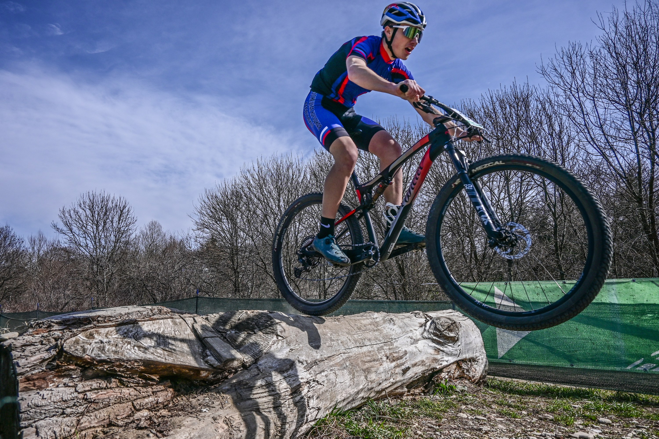 Маунтинбайк, кросс-кантри в Архипо-Осиповке 16 марта 2025. Спортивный фотограф, фотожурналист Павел Ларькин