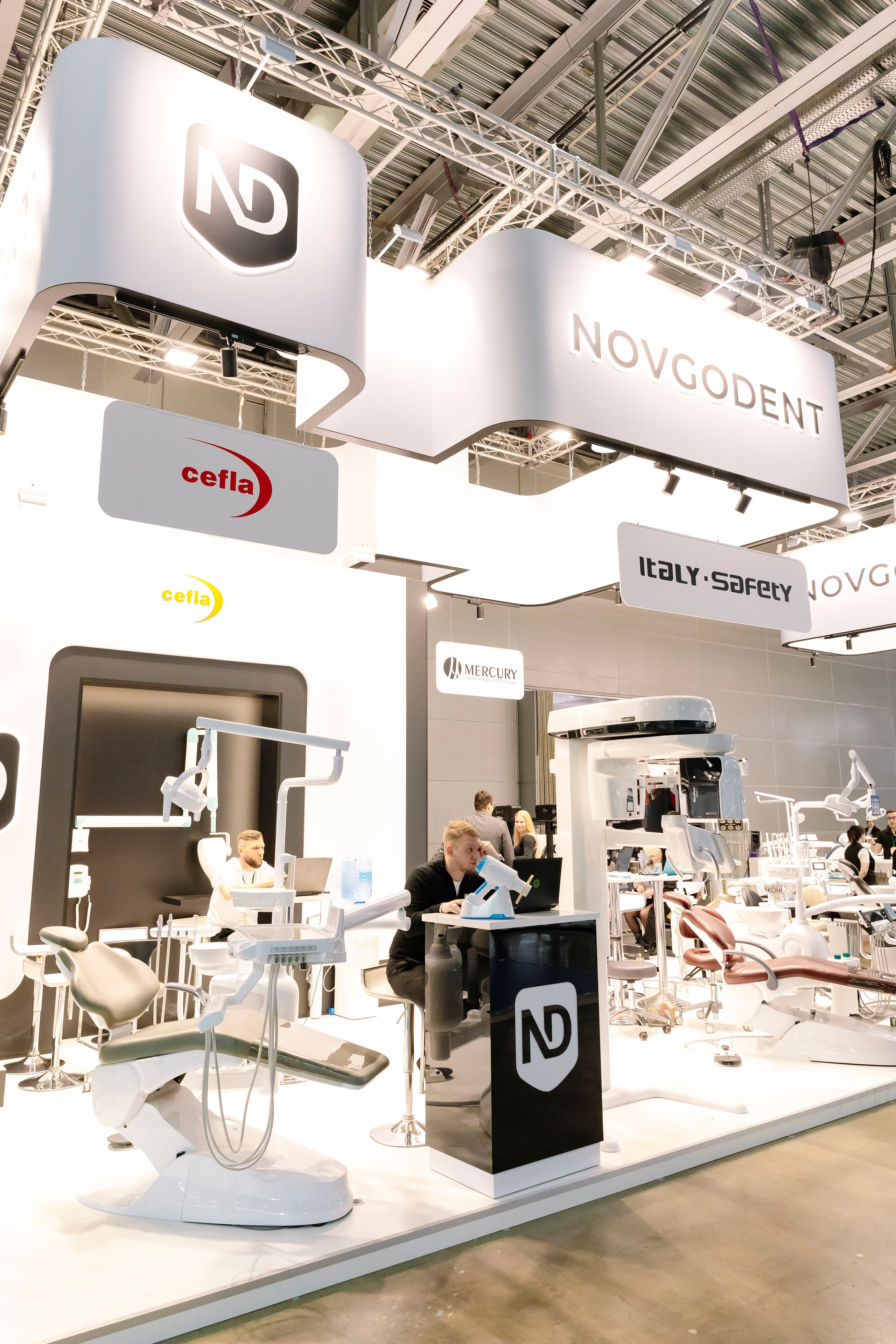 Стоматологическая выставка Dental Salon 2026. Профессиональный фотограф в Москве | Заказать фотосессию и съемку