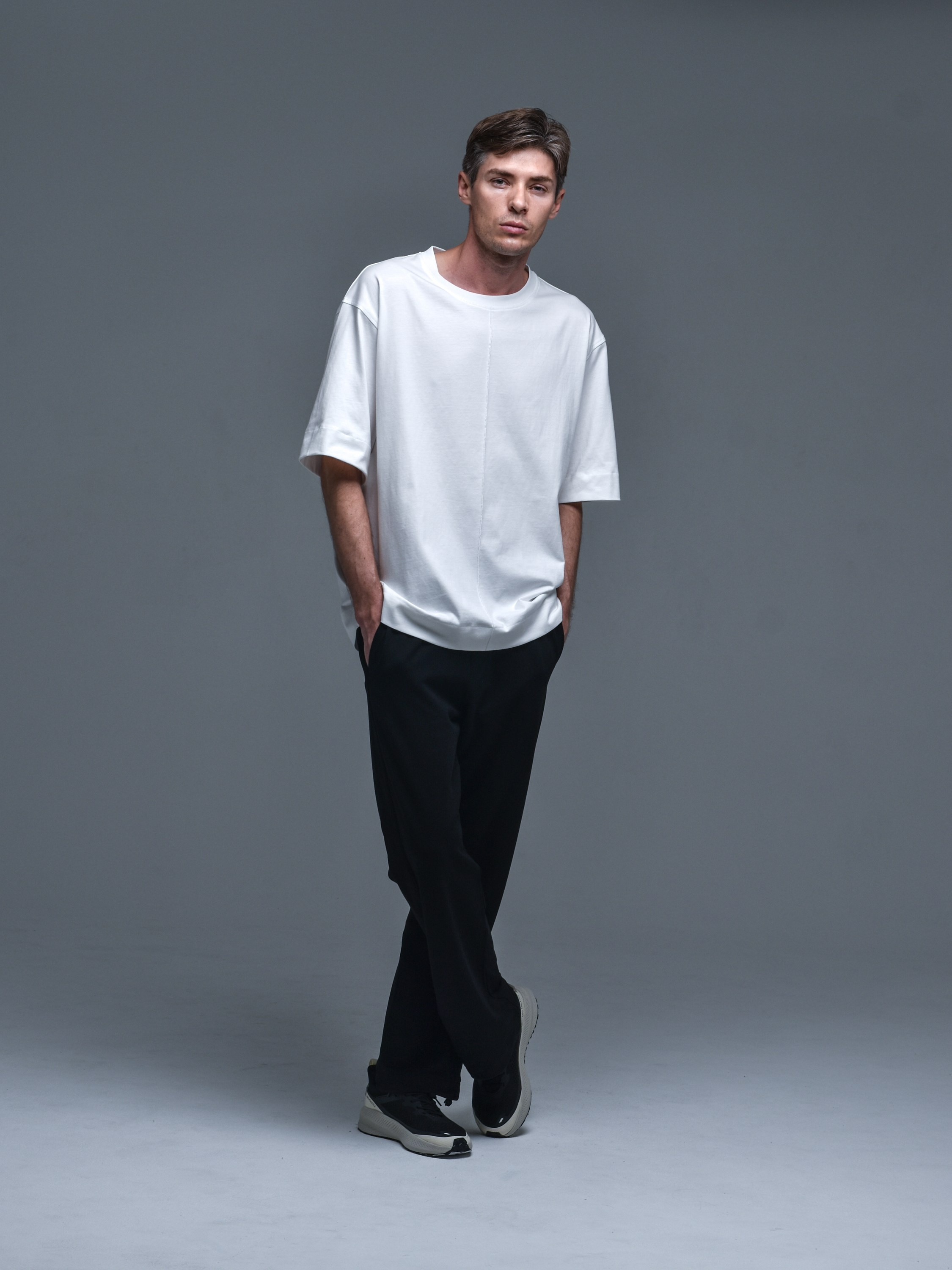 Профессиональная съемка модели для маркетплейсов.