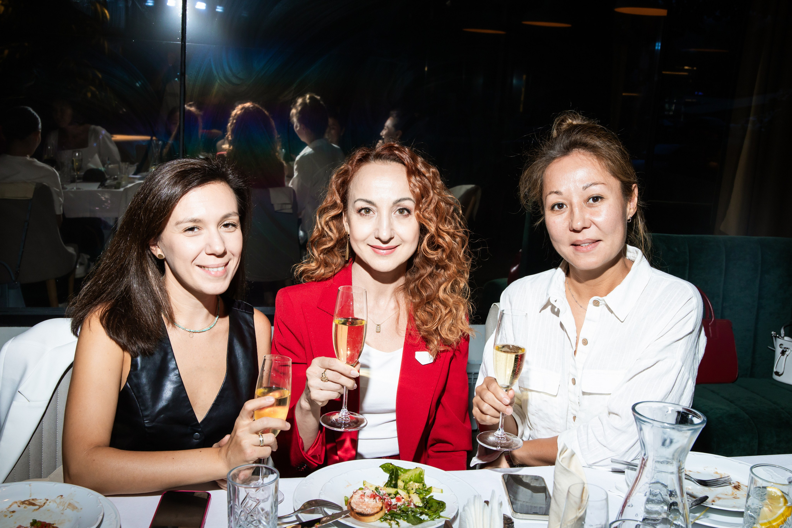 Couch. Свадебный и студийный фотограф в Алматы Ильяс Кырбаев