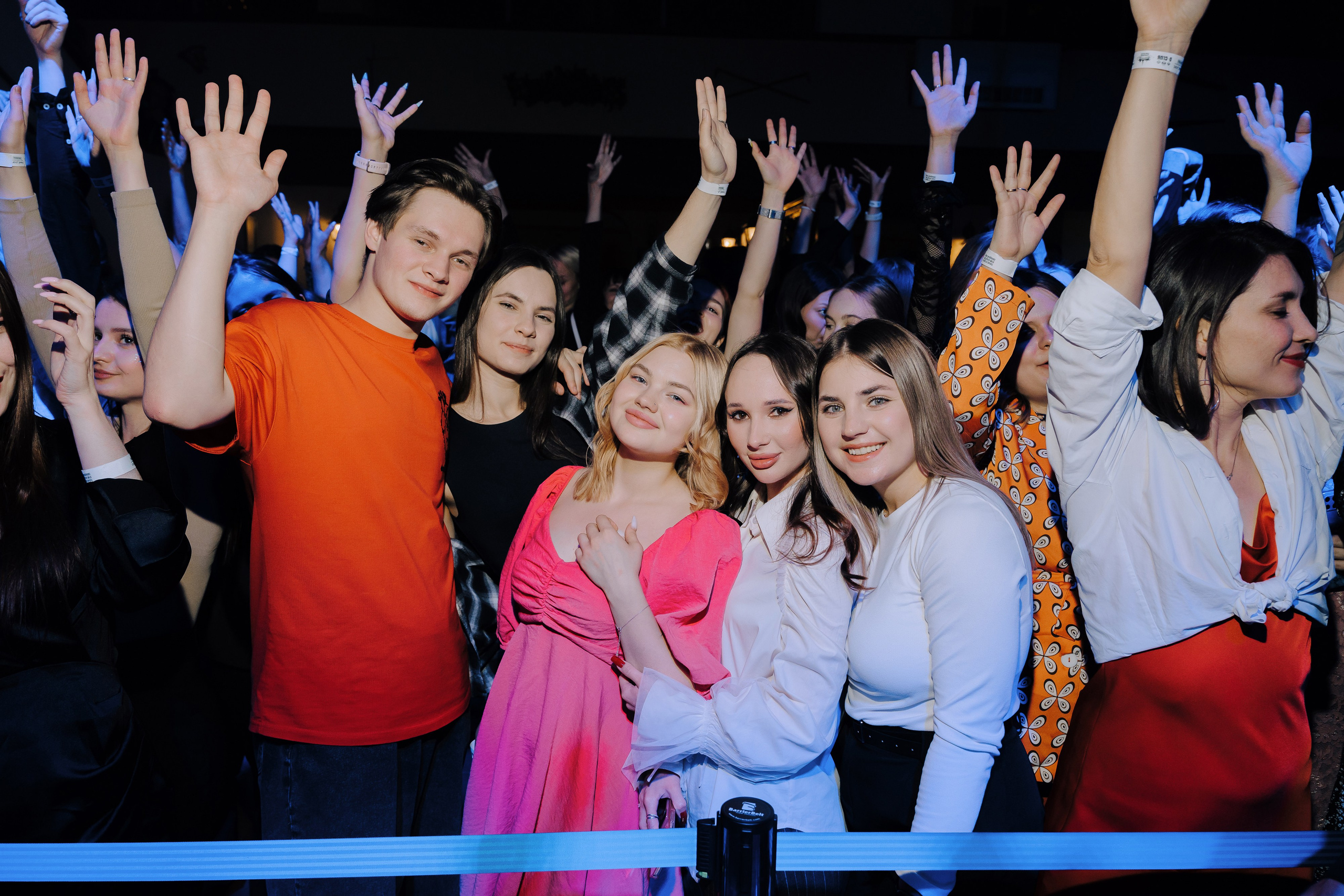 20 ЛЕТ МЕГАПОЛИС ЧЕЛЯБИНСК ХЕДЛАЙНЕР ЕЛКА. Репортажный фотограф Зуев Роман г. Челябинск