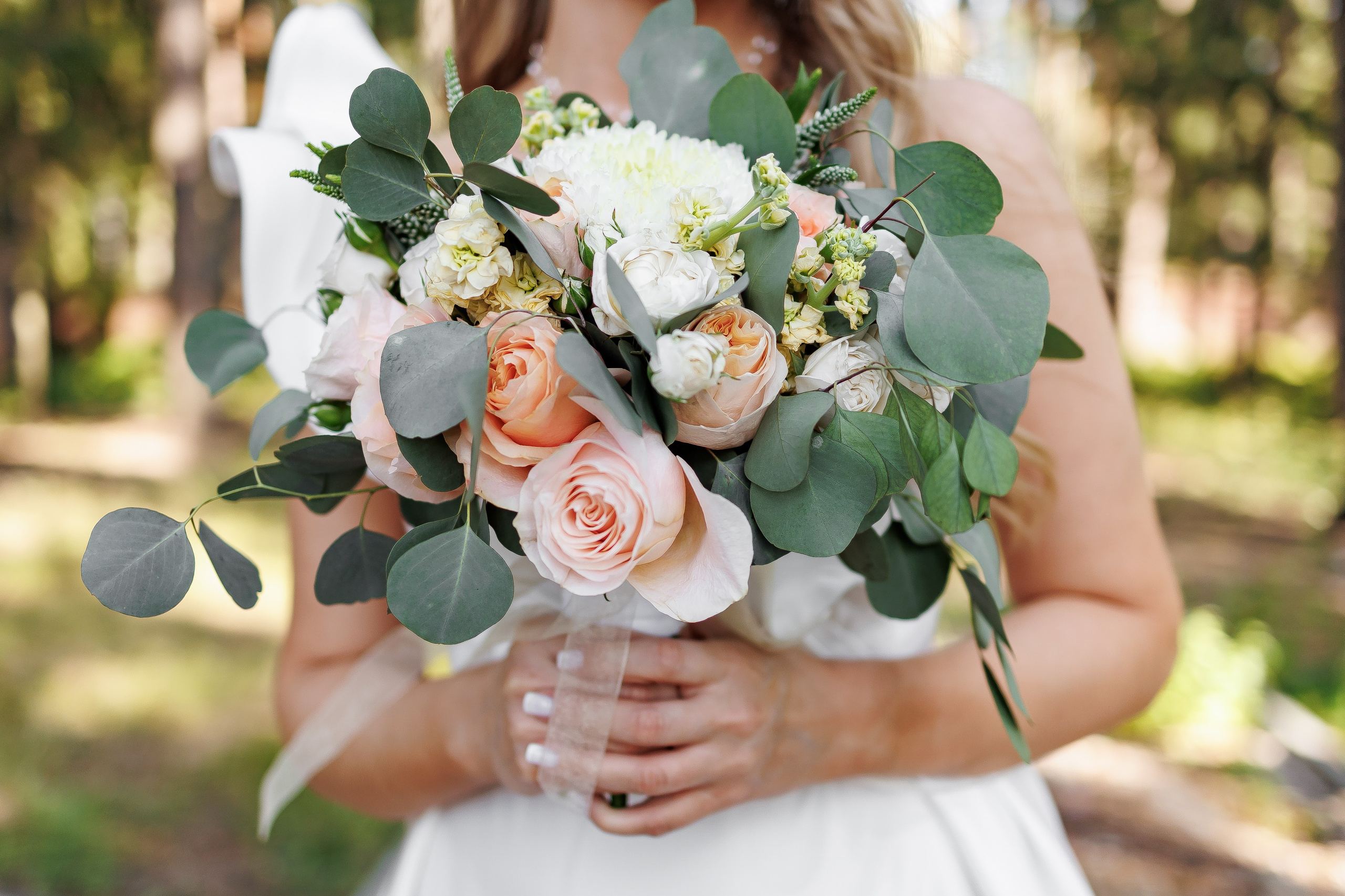 Свадебный фотограф, который видит красоту в деталях и превращает каждую секунду в шедевр. Букеты цветов для невесты
