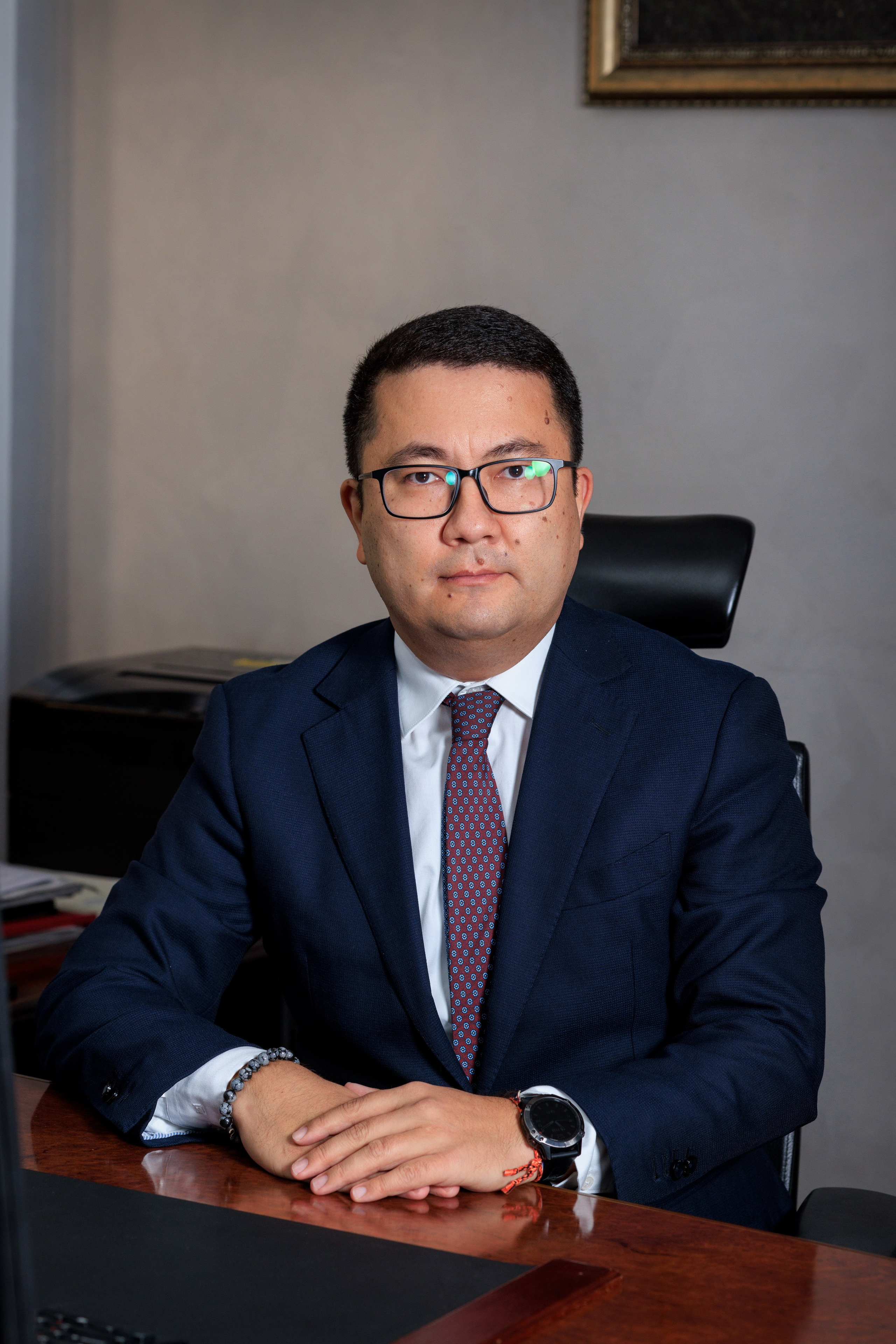 Бизнес-фотограф в Алматы — корпоративные съёмки, деловые портреты и репортажи. Профессиональный фотограф в Алматы