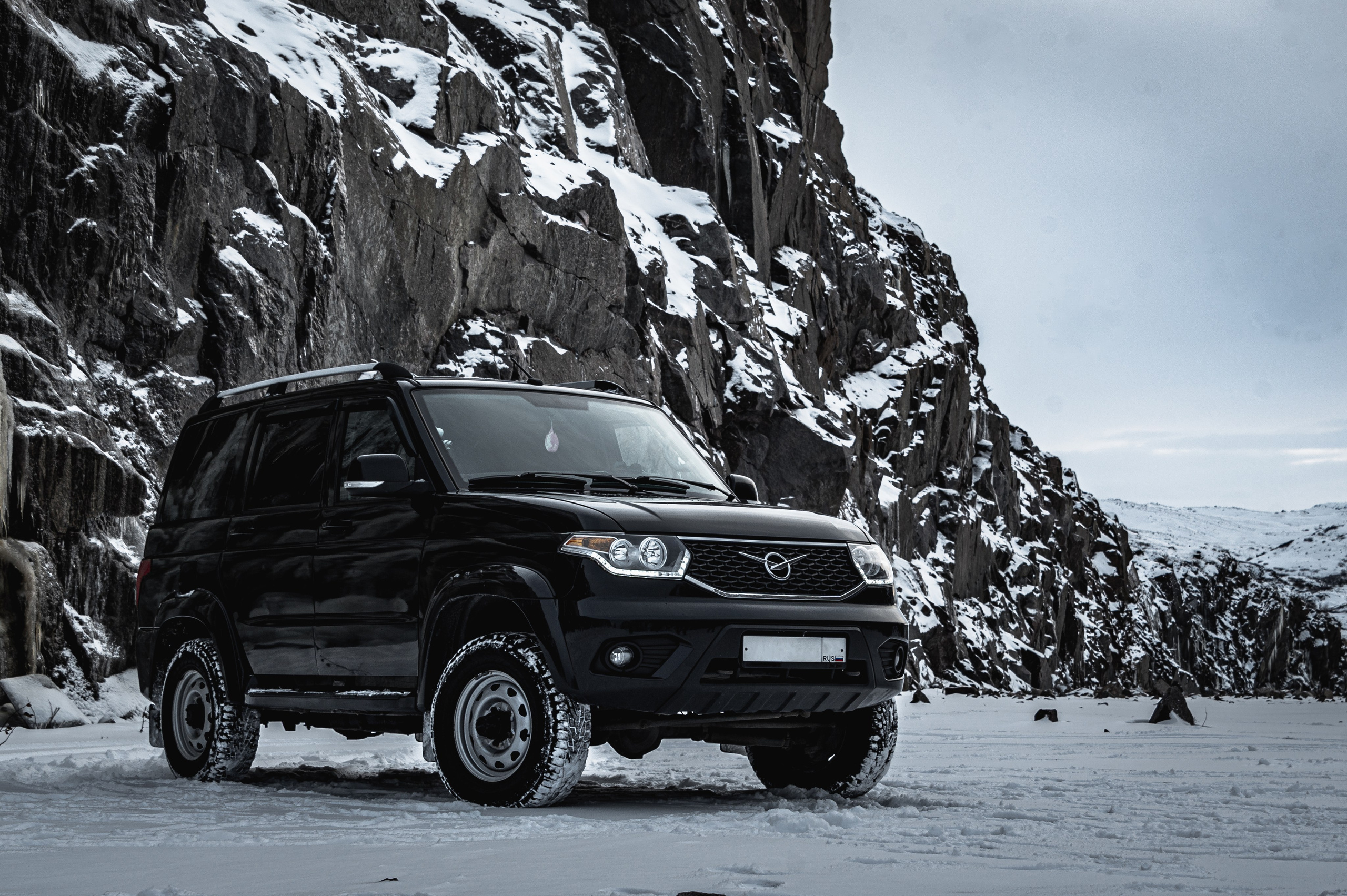 Фотосъемка автомобилей. Профессиональные фотосессии автомобилей. Фотографии автомобилей. Фотограф Роман Адлер. Фотографии УАЗ Патриот. Серия Русский Север 2023 Фото УАЗ Патриот.