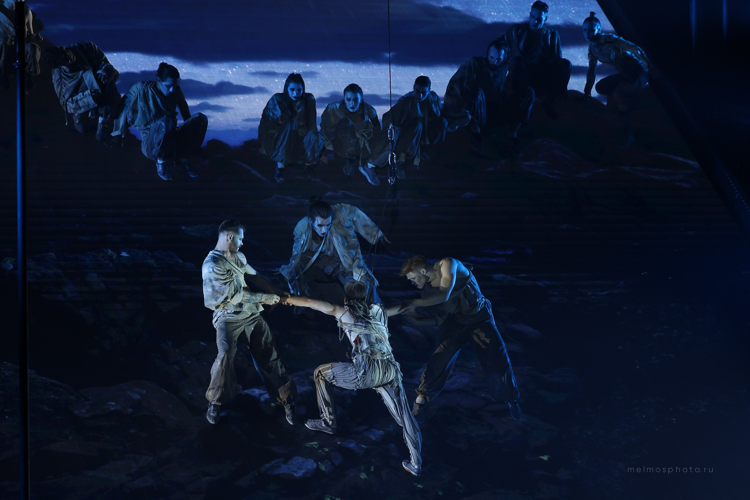 АНТИГРАВИТАЦИЯ. Репортажный, архитектурный, театральный и файн-арт фотограф Лена Мельникова в Москве