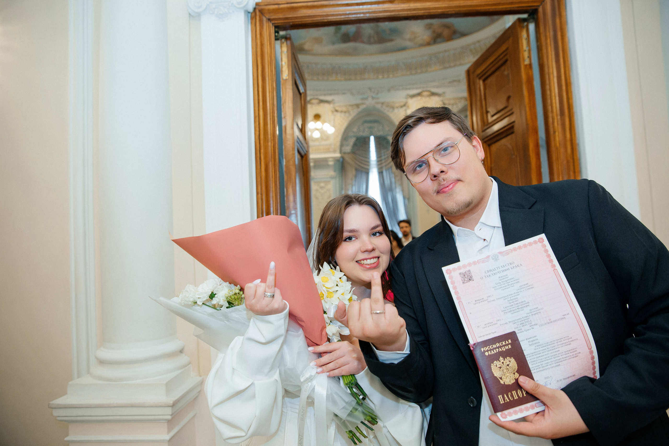 Съемка в отеле и регистрация прохладным майским днем. Свадебный фотограф в Санкт-Петербурге Вика Стукачева