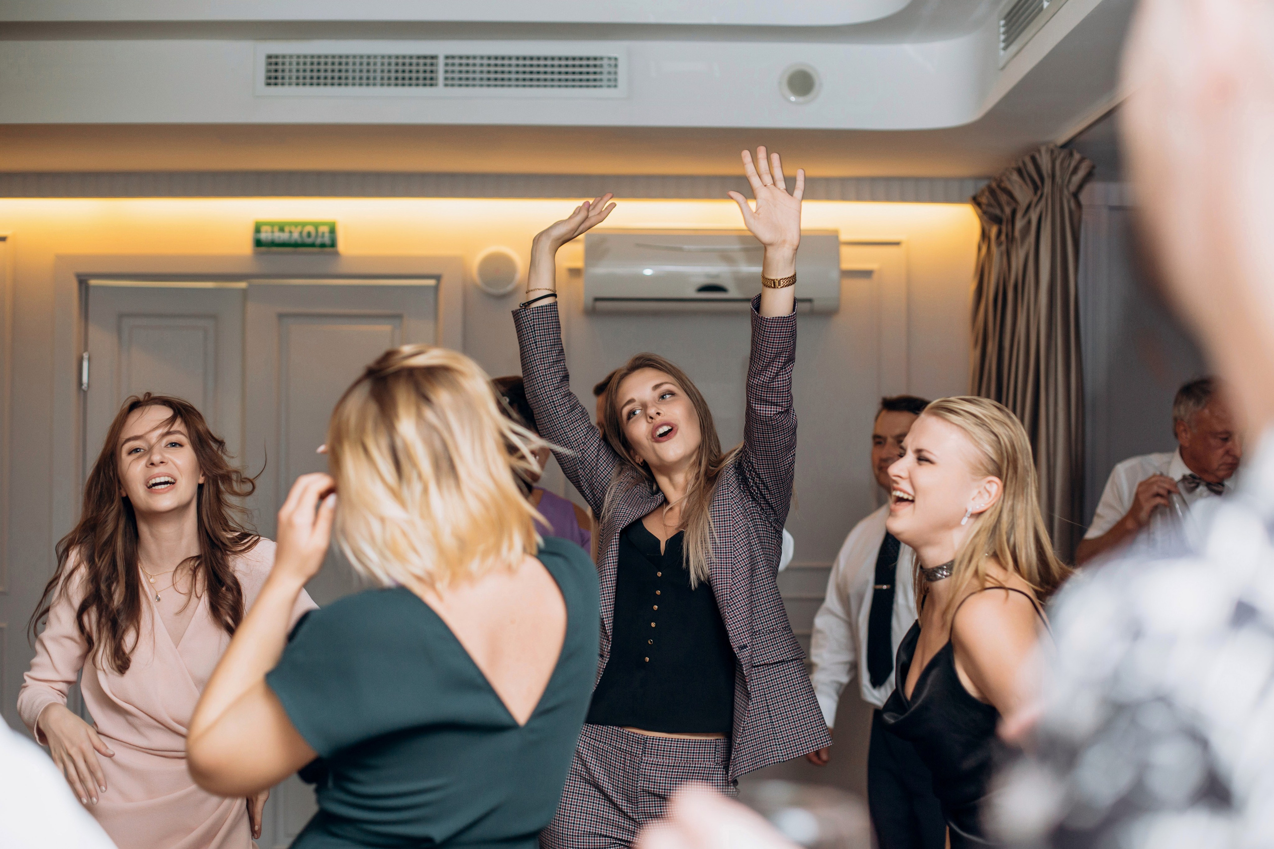 Свадьба на катере. Свадебный фотограф в Санкт-Петербурге Вика Стукачева