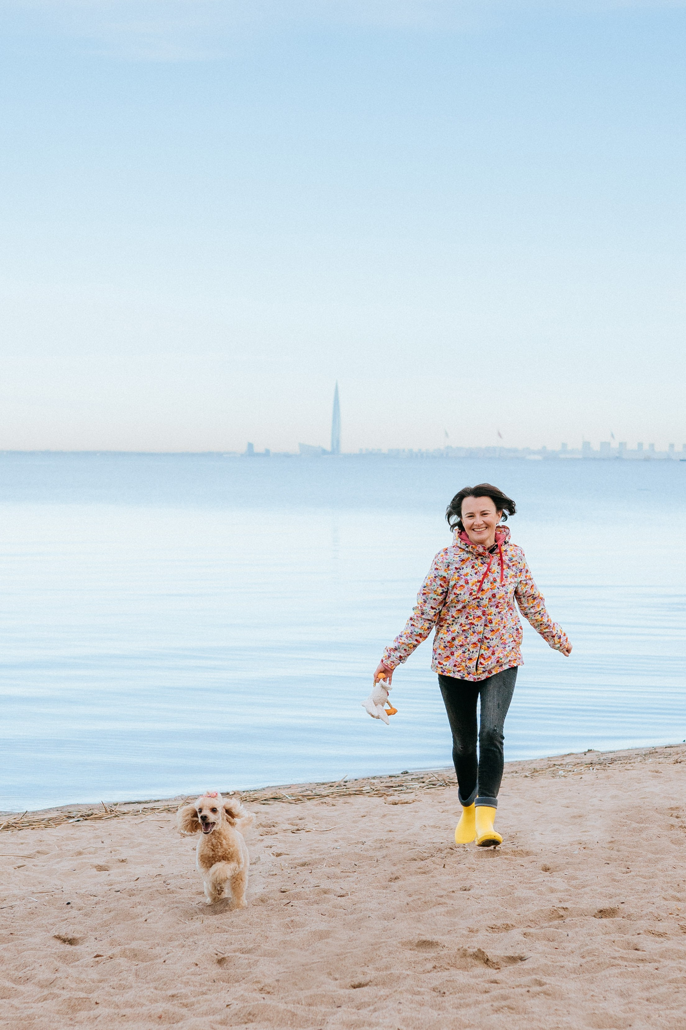 Фотосессия с собакой на пляже. Фотограф анималист в Спб недорого Олеся Майорова