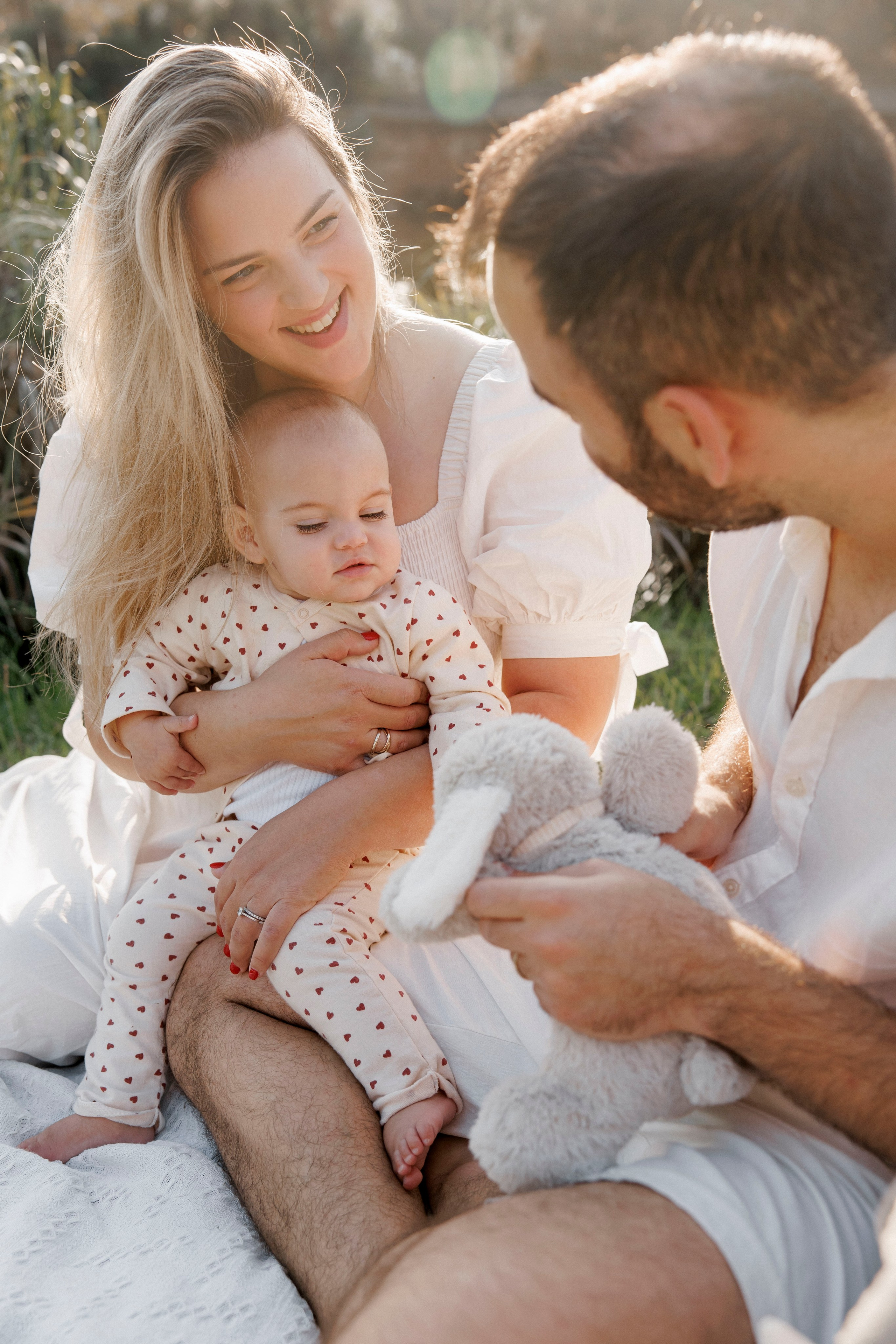 First year photoshoot inside the park (sunset). Wedding and family photographer