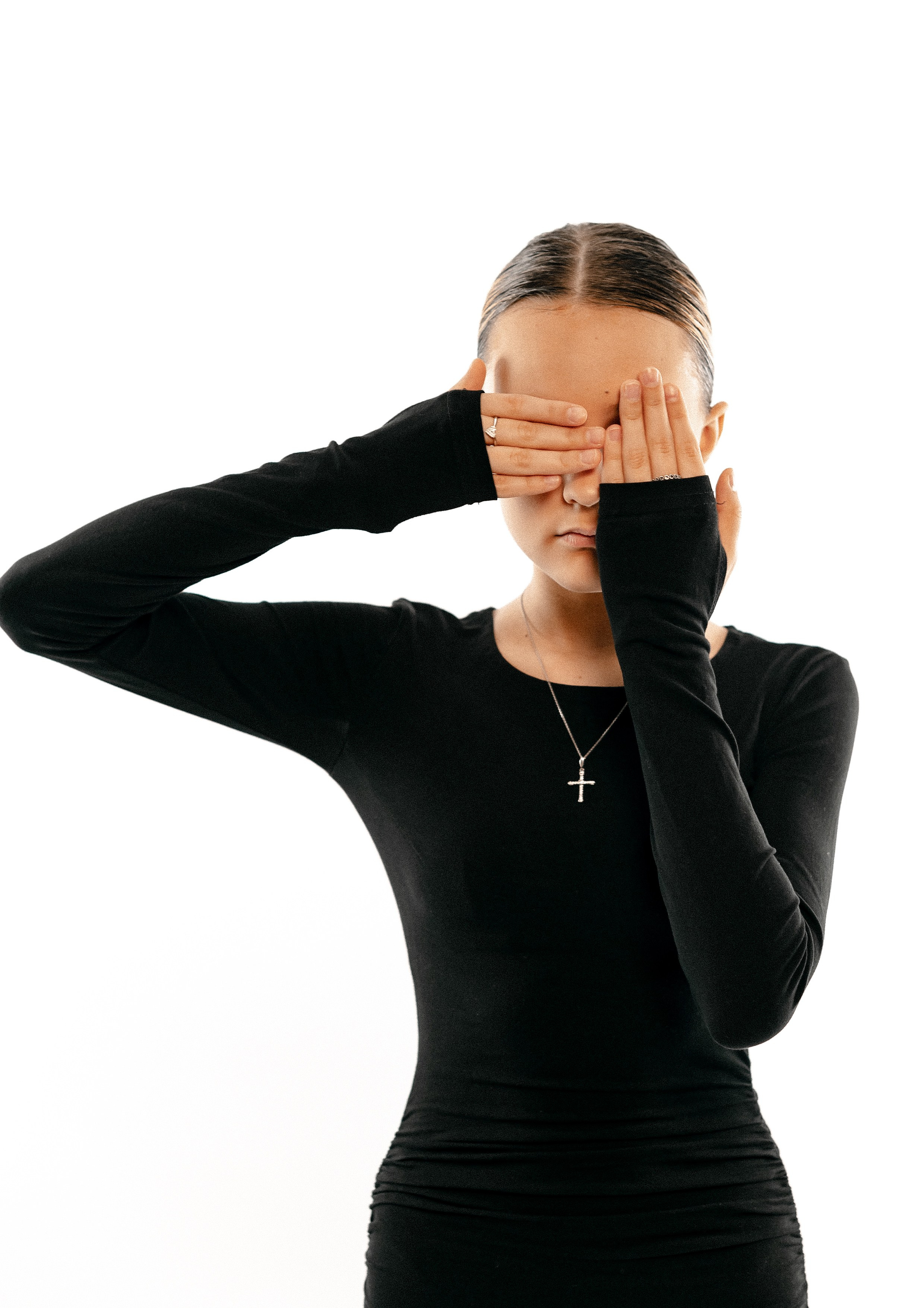 Белый фон. София. Фотограф Котова Валентина