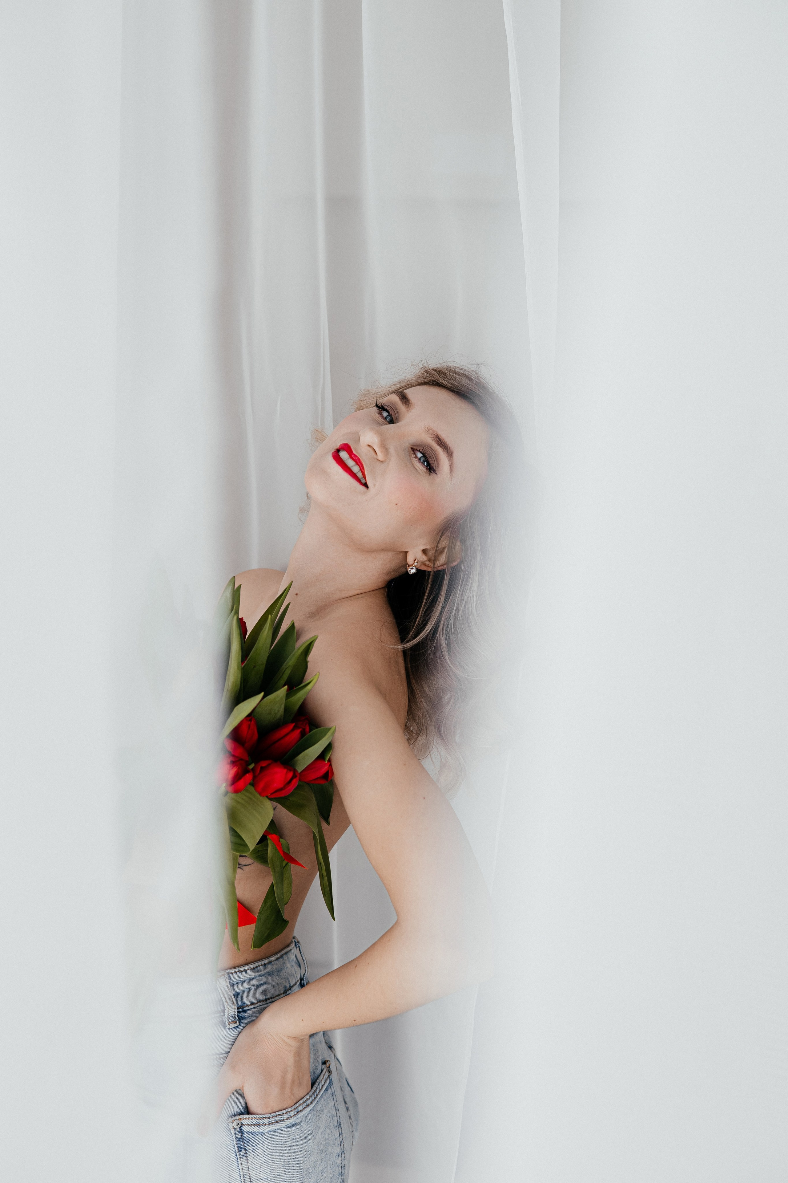 Анна. Красные тюльпаны