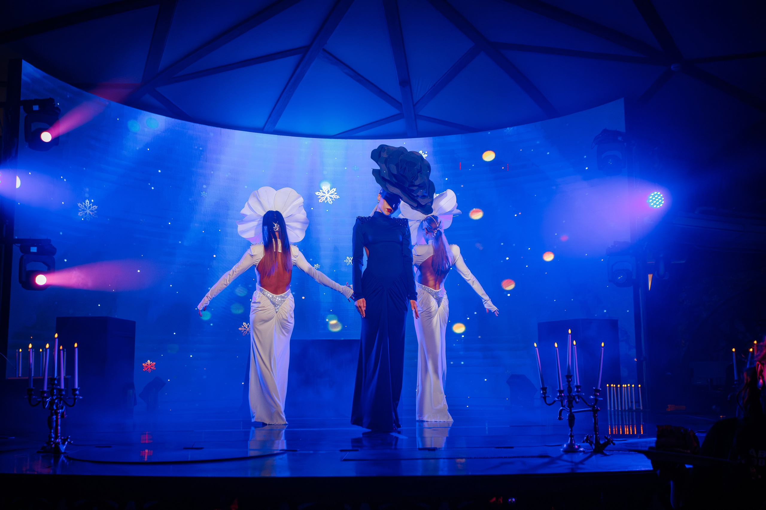 Новогодняя шоу-программа «MAGIC TIME» в PTIZZA BAR_Ялта_31.12.2025. Аминов Руслан | Фотограф