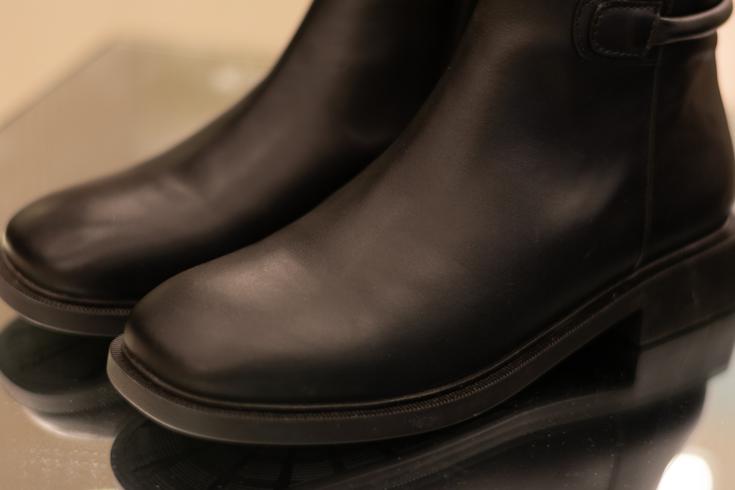 Для организаций. Предметная фотосессия для обувного магазина Capsula. Фотограф/видеограф Богдан Голованов