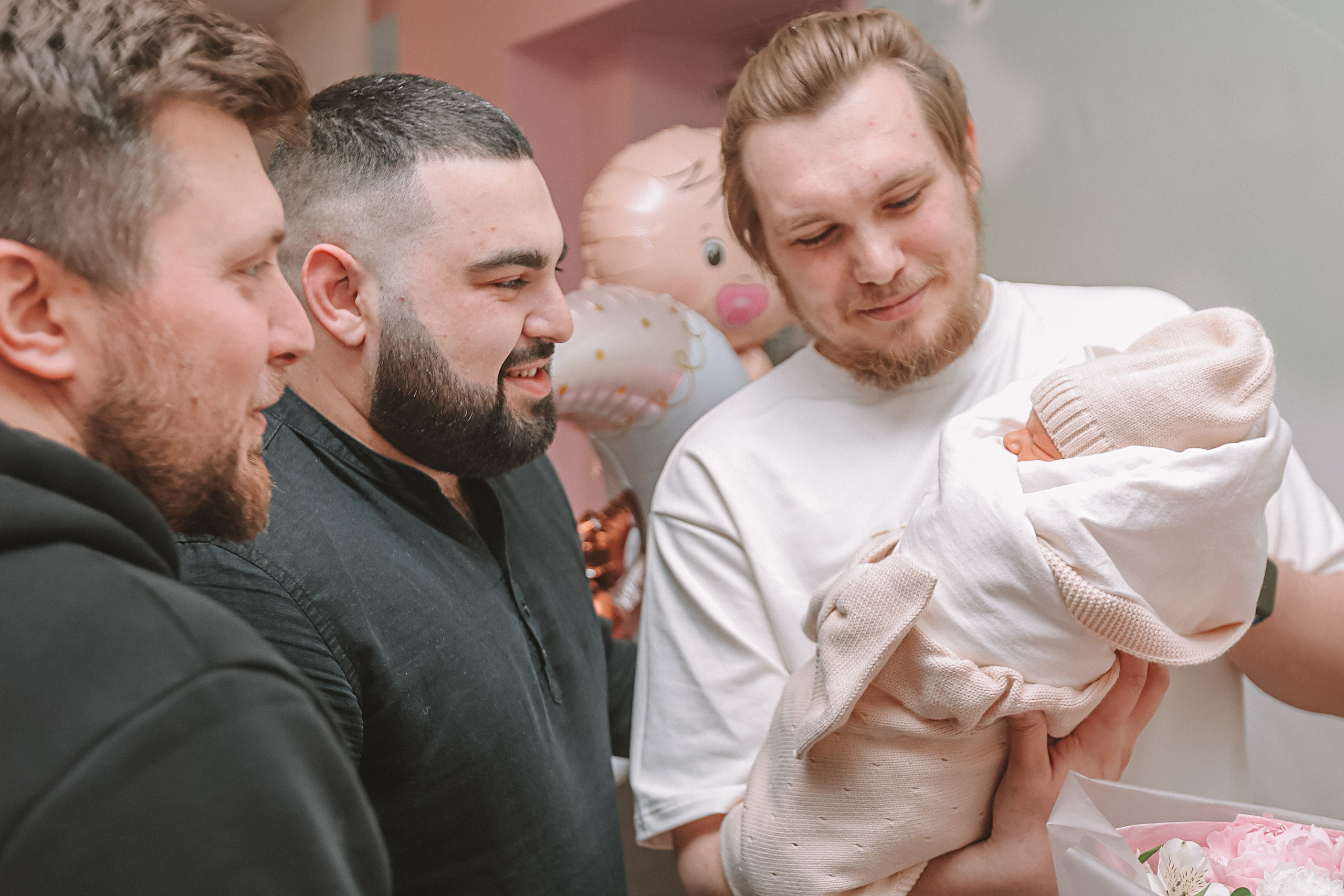 Выписка палата+внизу ПЦЭ. Семейный фотограф Тюмень, фотограф на роды Салмина Мария