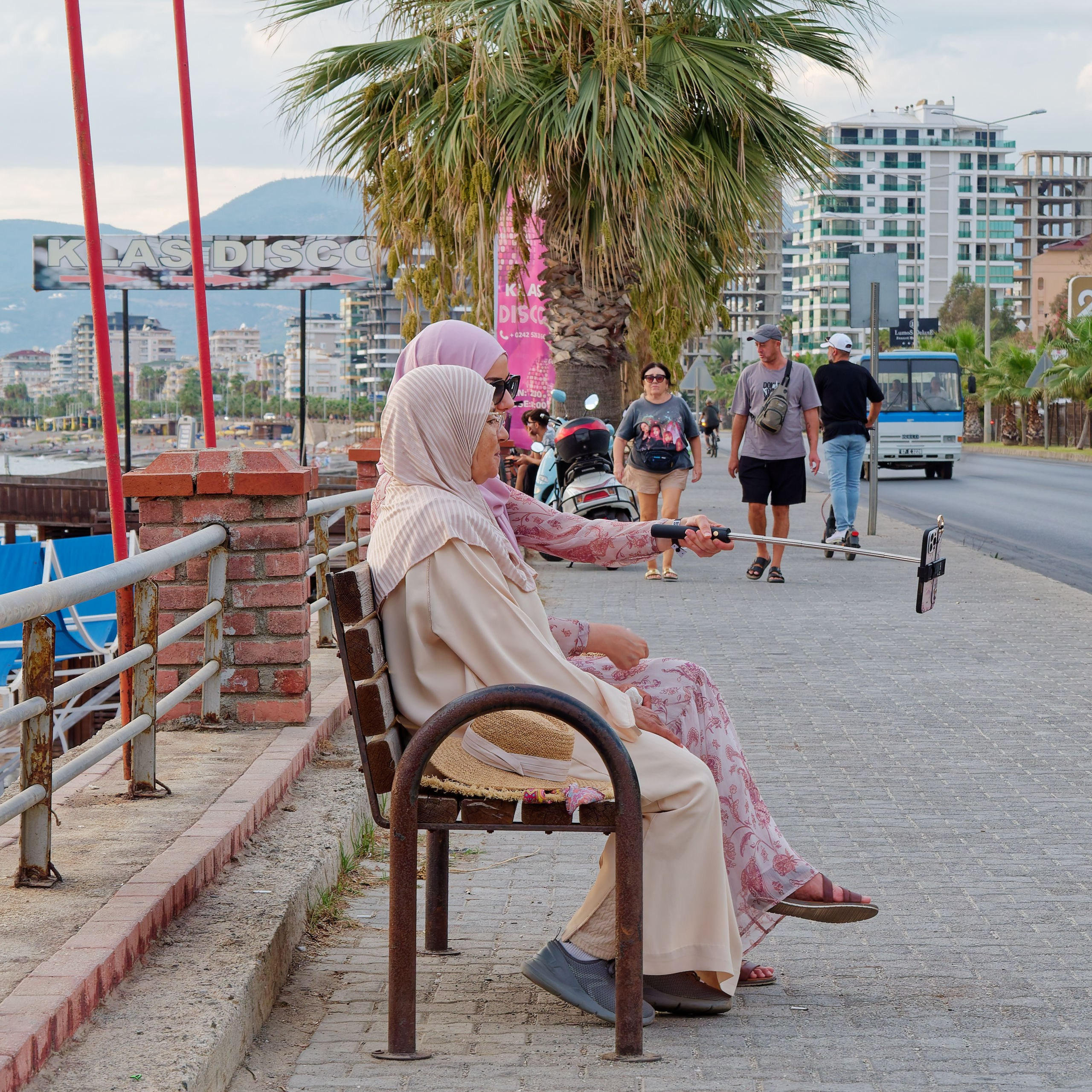 Алания 2025, город, стрит-фото. Избранные фотографии