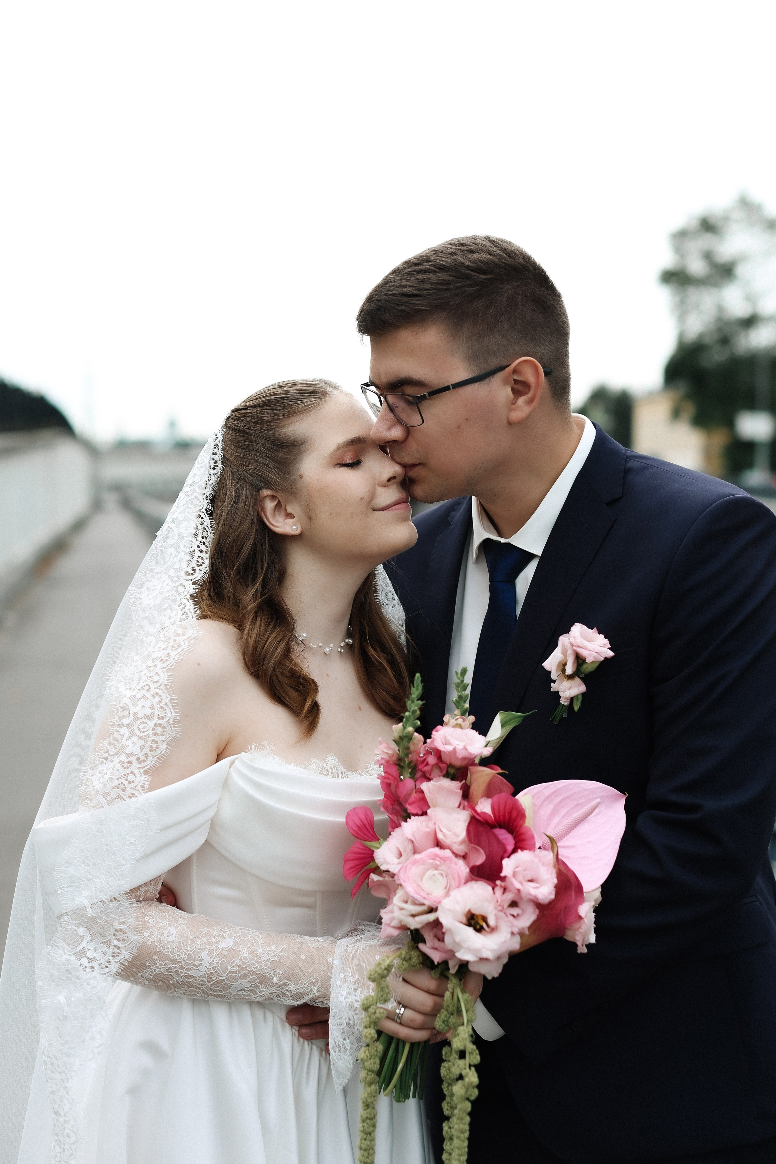 Савеловский ЗАГС, Radisson Blu Olympiyskiy, особняк Хлудова, камерная свадьба. Свадебный и семейный фотограф в Москве Света Снимает