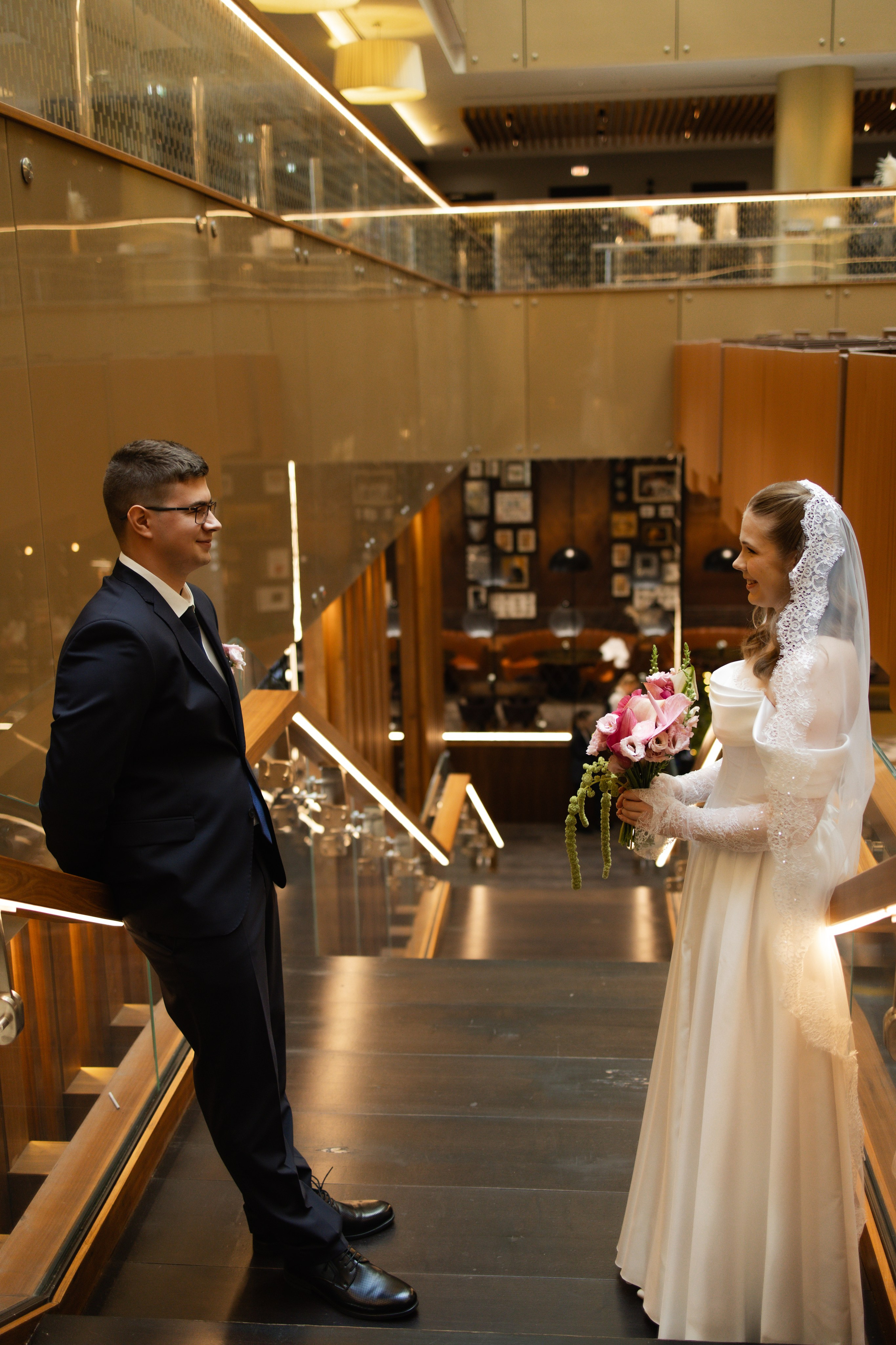 Савеловский ЗАГС, Radisson Blu Olympiyskiy, особняк Хлудова, камерная свадьба. Свадебный и семейный фотограф в Москве Света Снимает
