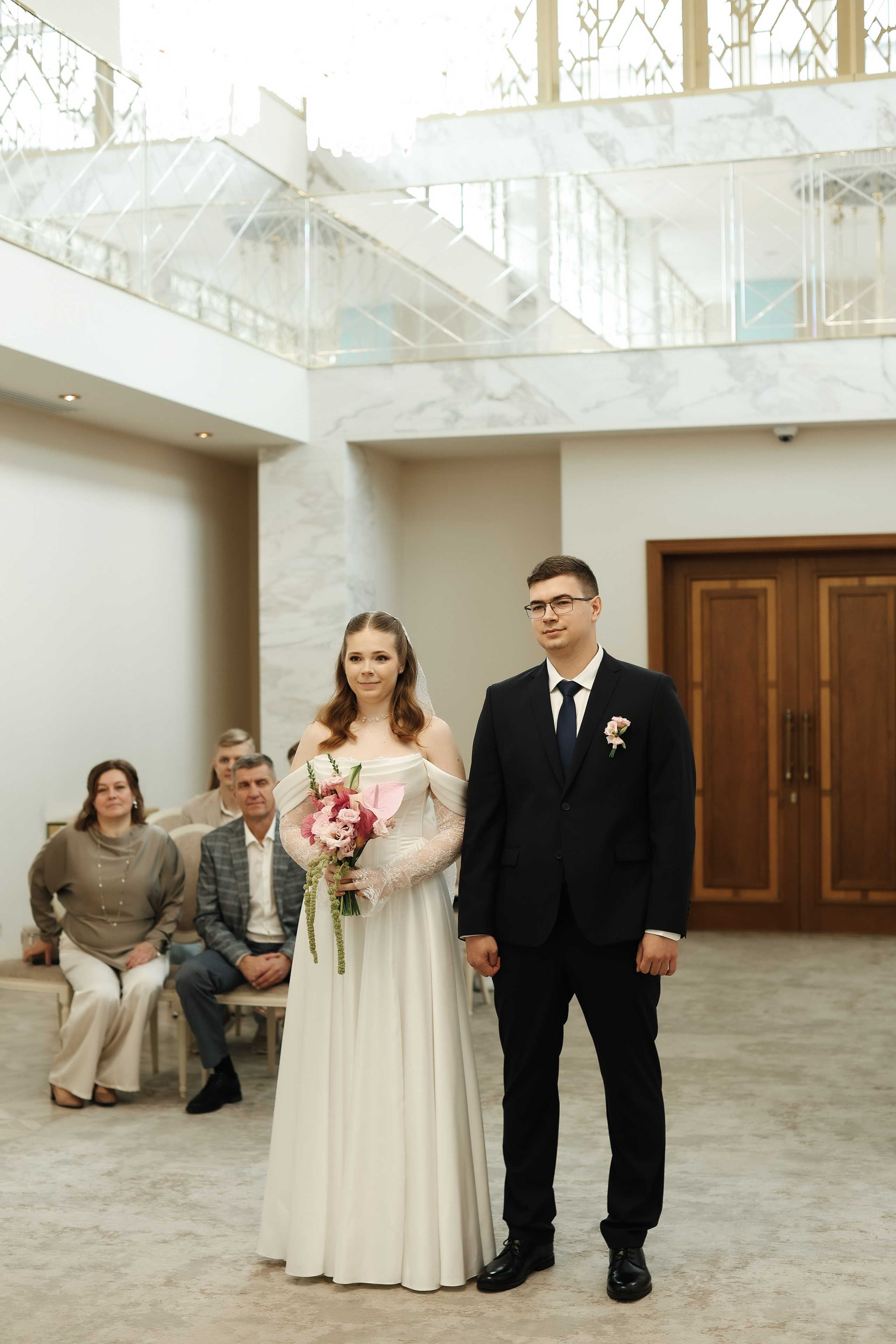 Савеловский ЗАГС, Radisson Blu Olympiyskiy, особняк Хлудова, камерная свадьба. Свадебный и семейный фотограф в Москве Света Снимает