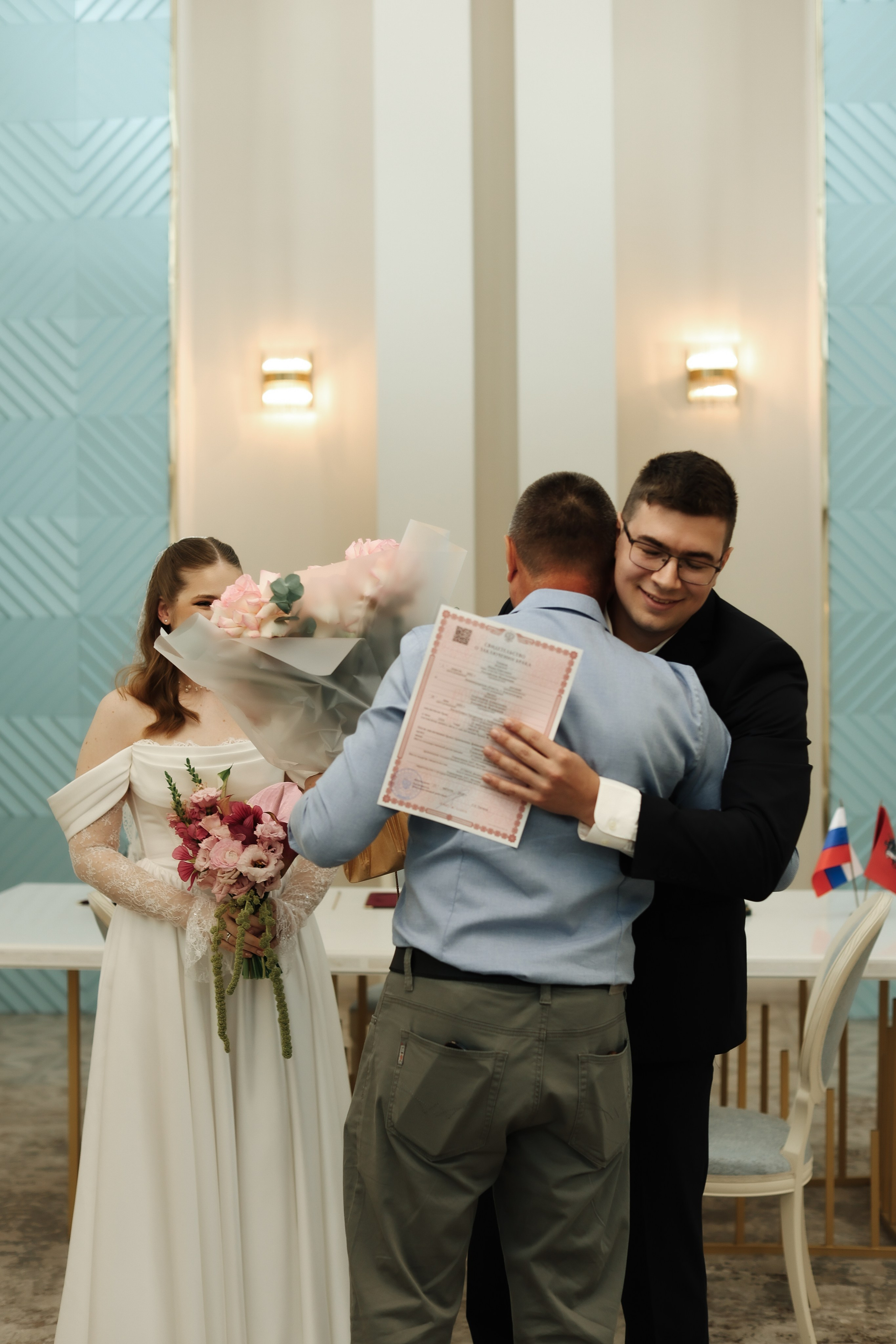 Савеловский ЗАГС, Radisson Blu Olympiyskiy, особняк Хлудова, камерная свадьба. Свадебный и семейный фотограф в Москве Света Снимает