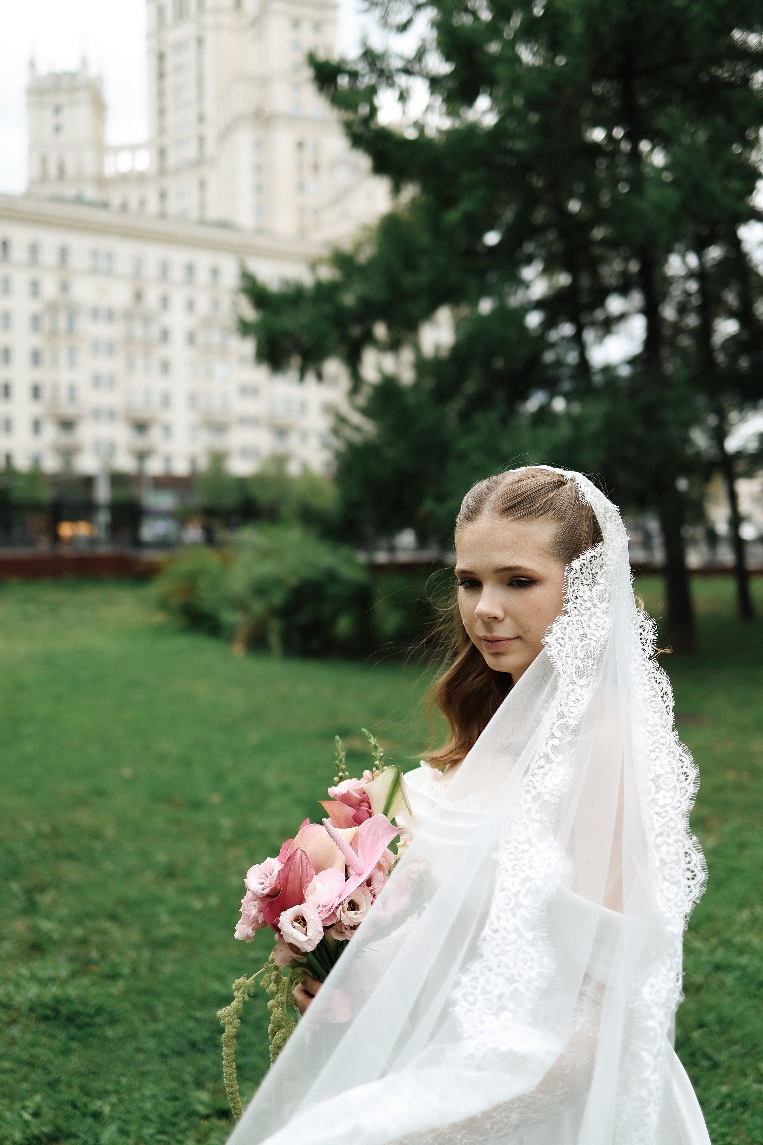 Савеловский ЗАГС, Radisson Blu Olympiyskiy, особняк Хлудова, камерная свадьба. Свадебный и семейный фотограф в Москве Света Снимает