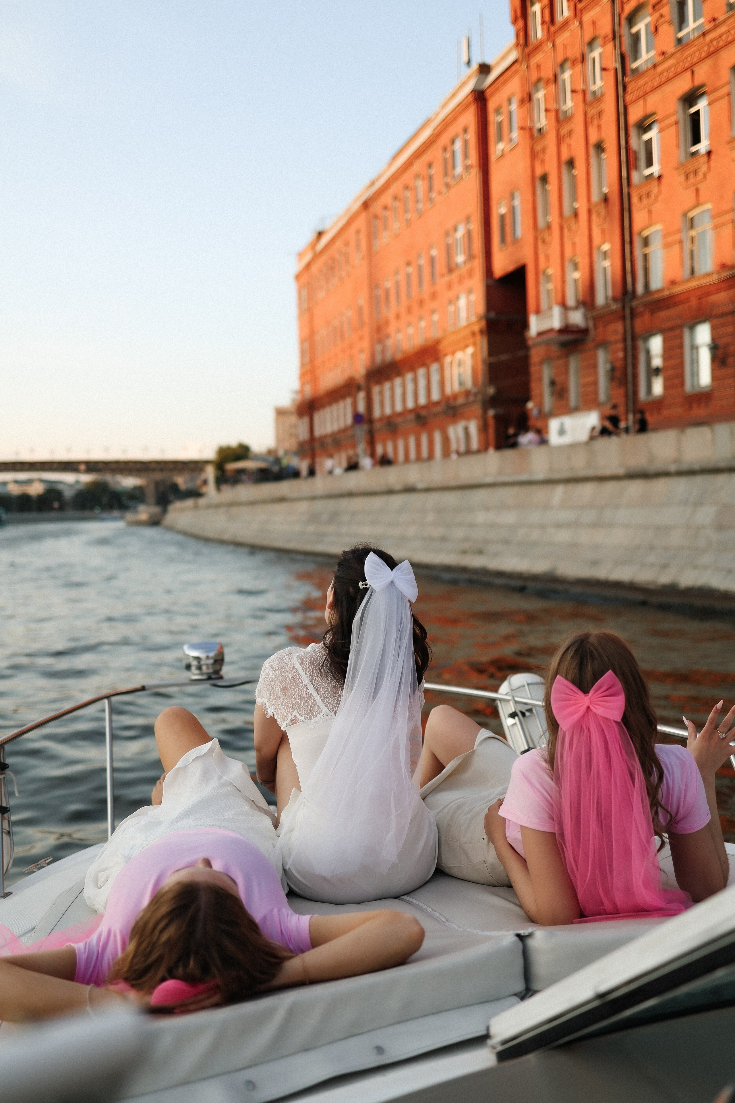 Девичник на катере. Свадебный и семейный фотограф в Москве Света Снимает