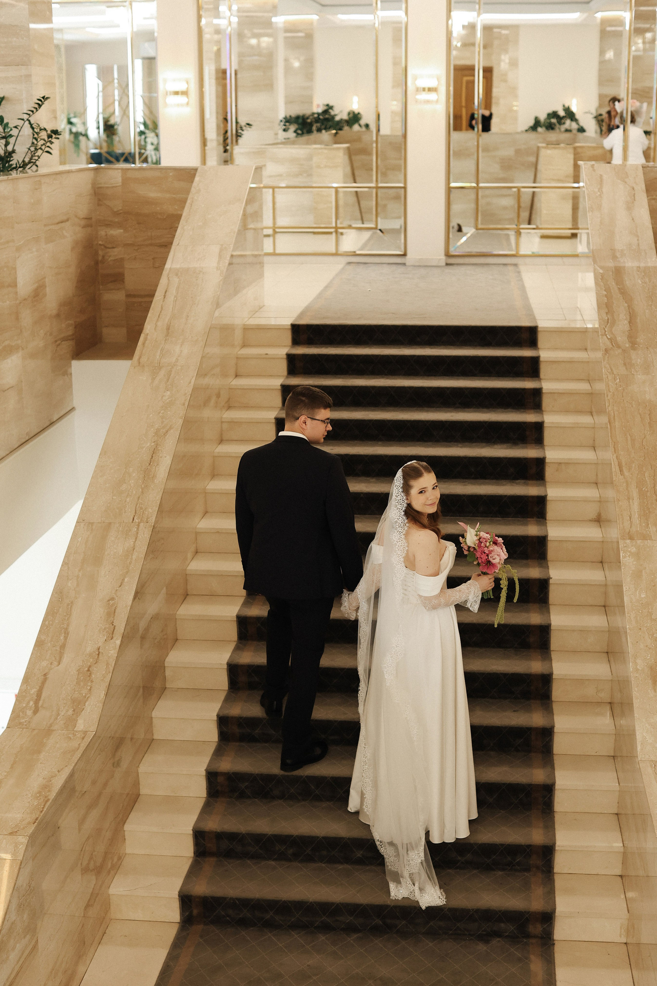 Савеловский ЗАГС, Radisson Blu Olympiyskiy, особняк Хлудова, камерная свадьба. Свадебный и семейный фотограф в Москве Света Снимает