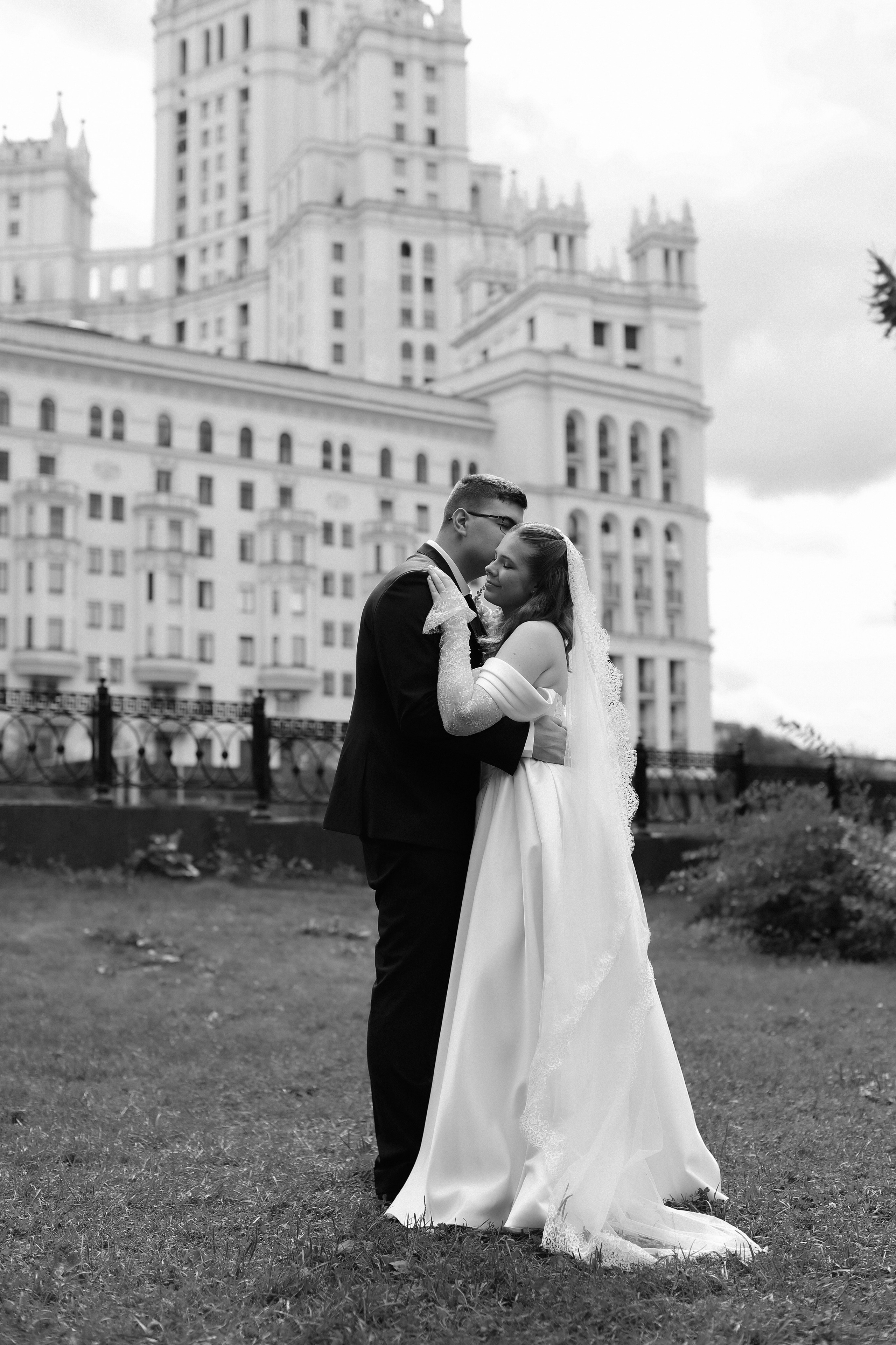 Савеловский ЗАГС, Radisson Blu Olympiyskiy, особняк Хлудова, камерная свадьба. Свадебный и семейный фотограф в Москве Света Снимает