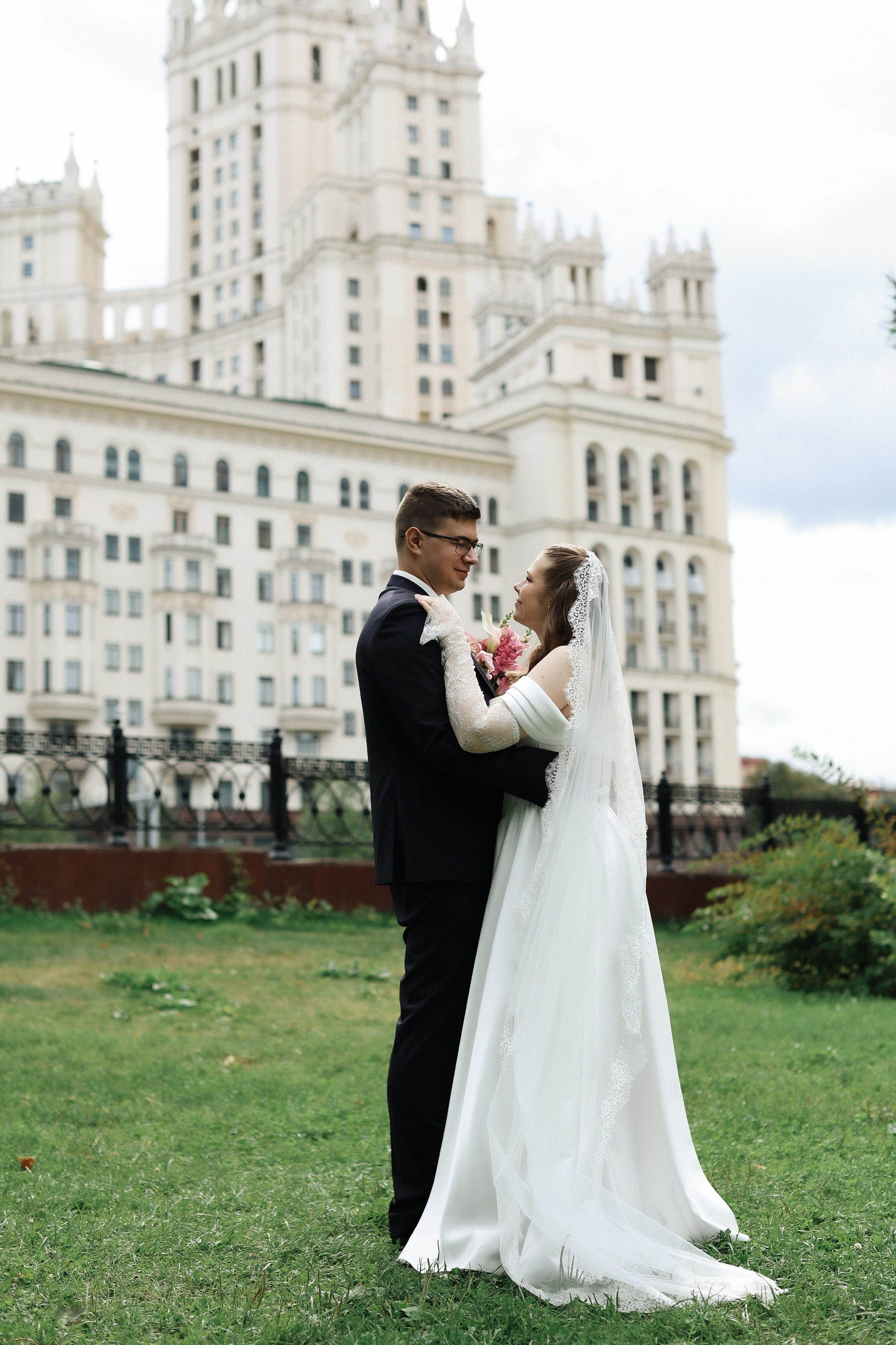 Савеловский ЗАГС, Radisson Blu Olympiyskiy, особняк Хлудова, камерная свадьба. Свадебный и семейный фотограф в Москве Света Снимает