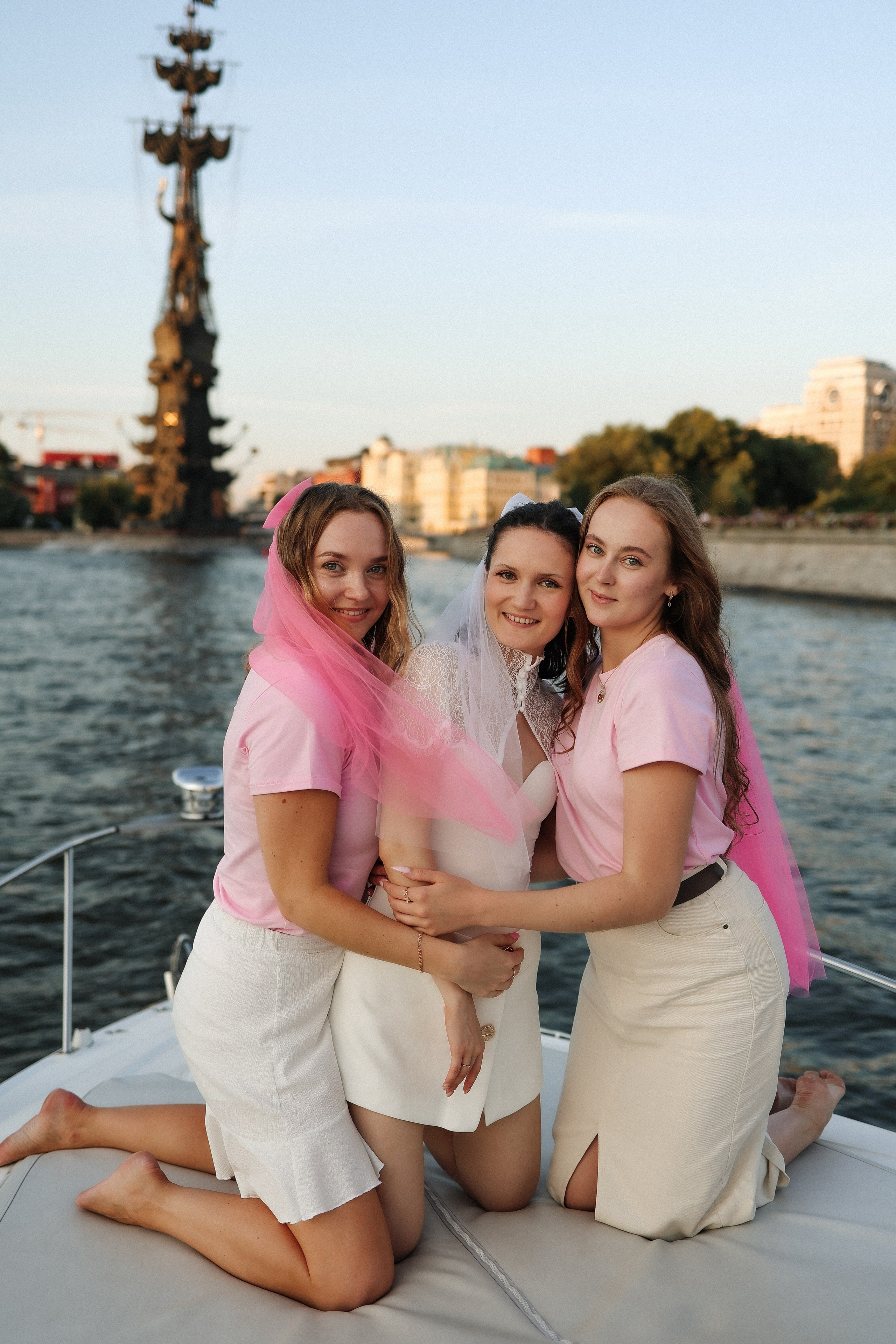 Девичник на катере. Свадебный и семейный фотограф в Москве Света Снимает