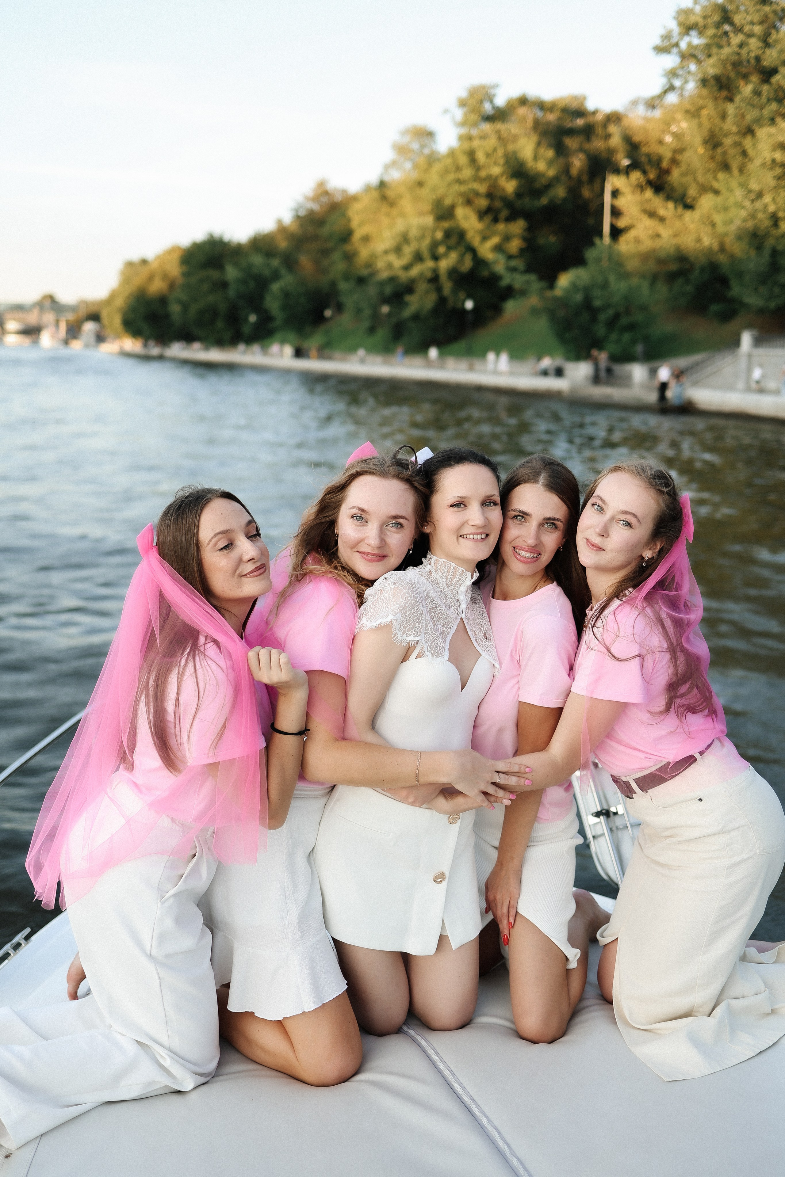 Девичник на катере. Свадебный и семейный фотограф в Москве Света Снимает