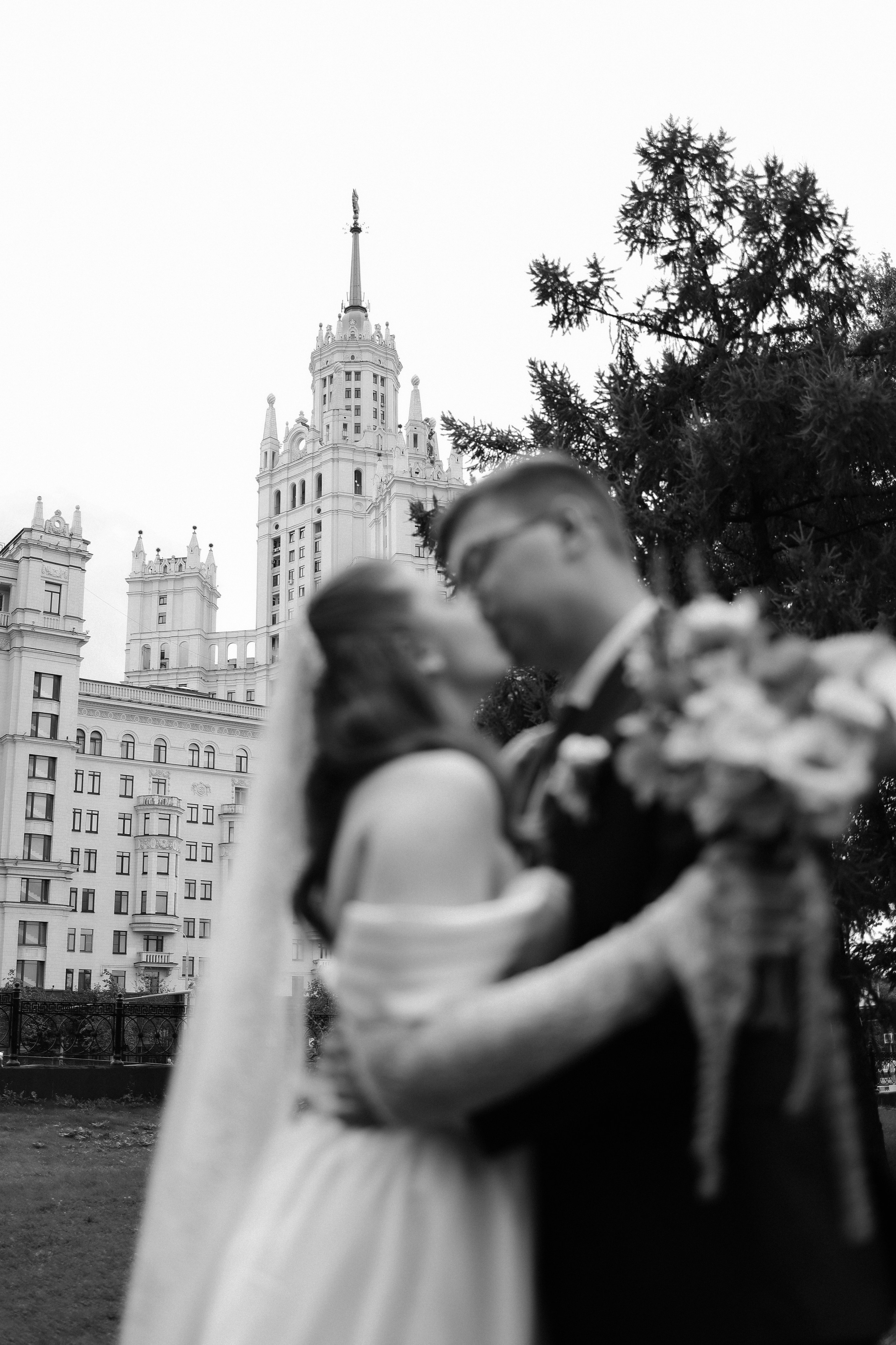 Савеловский ЗАГС, Radisson Blu Olympiyskiy, особняк Хлудова, камерная свадьба. Свадебный и семейный фотограф в Москве Света Снимает