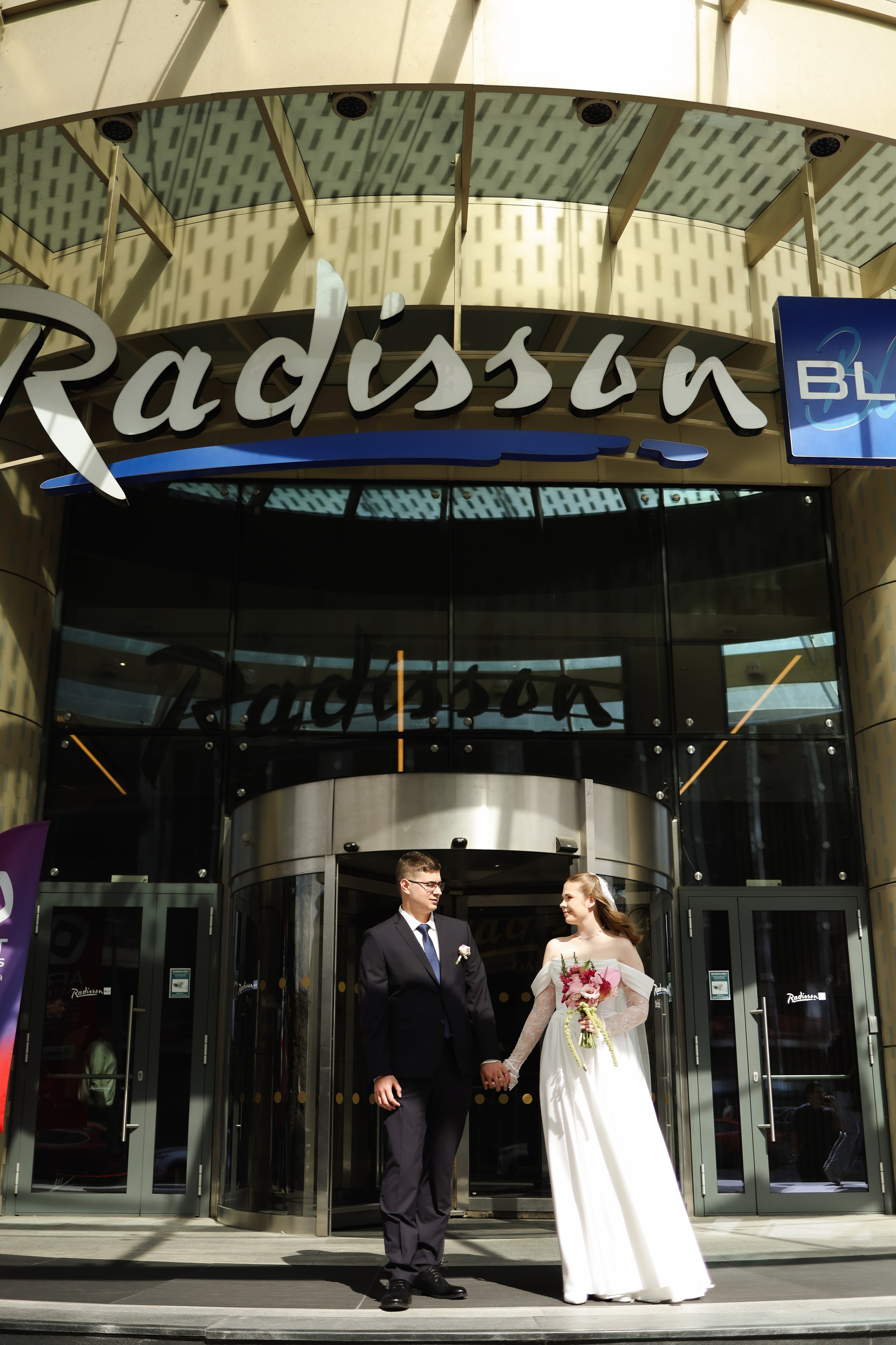 Савеловский ЗАГС, Radisson Blu Olympiyskiy, особняк Хлудова, камерная свадьба. Свадебный и семейный фотограф в Москве Света Снимает