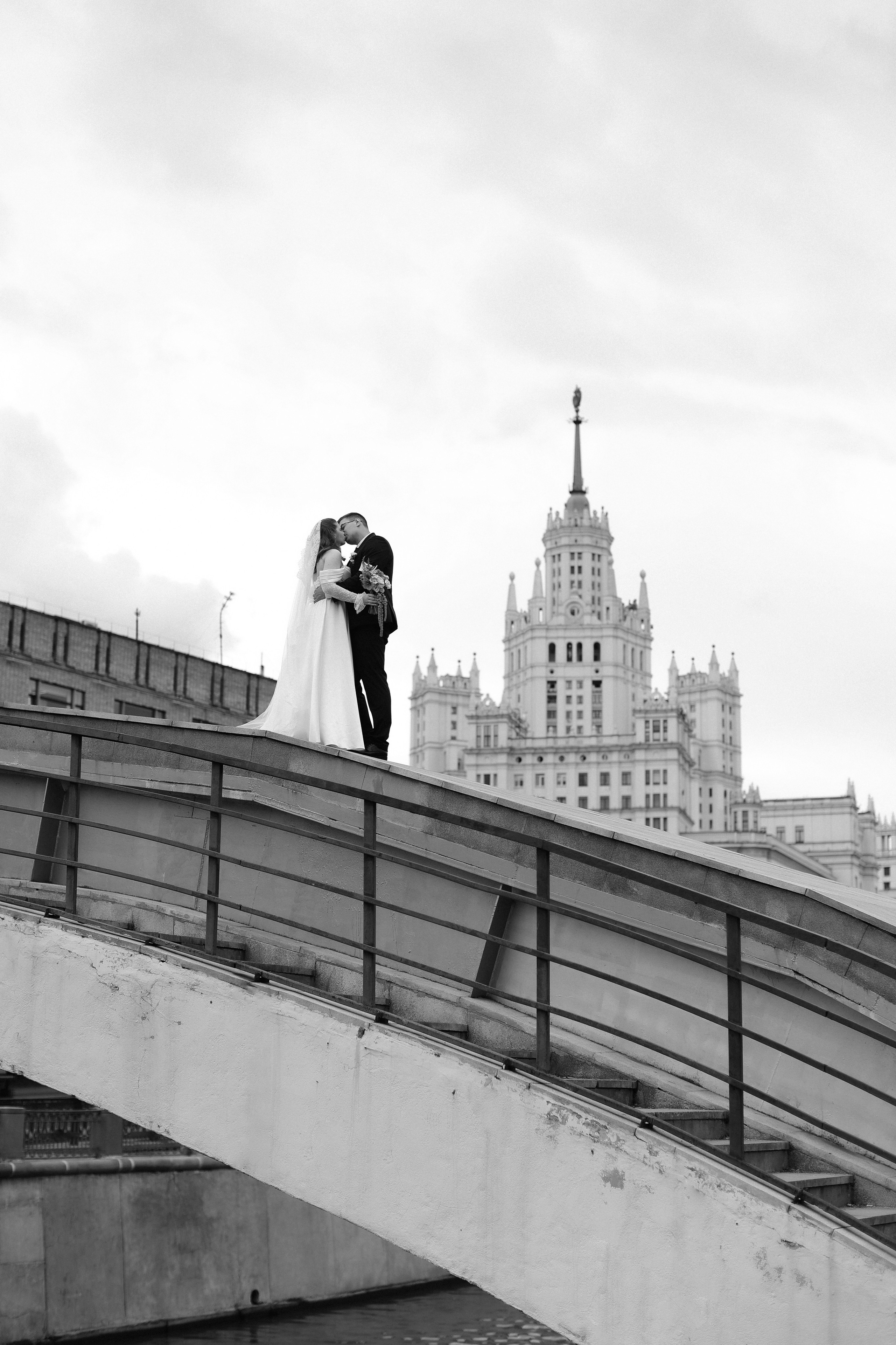 Савеловский ЗАГС, Radisson Blu Olympiyskiy, особняк Хлудова, камерная свадьба. Свадебный и семейный фотограф в Москве Света Снимает