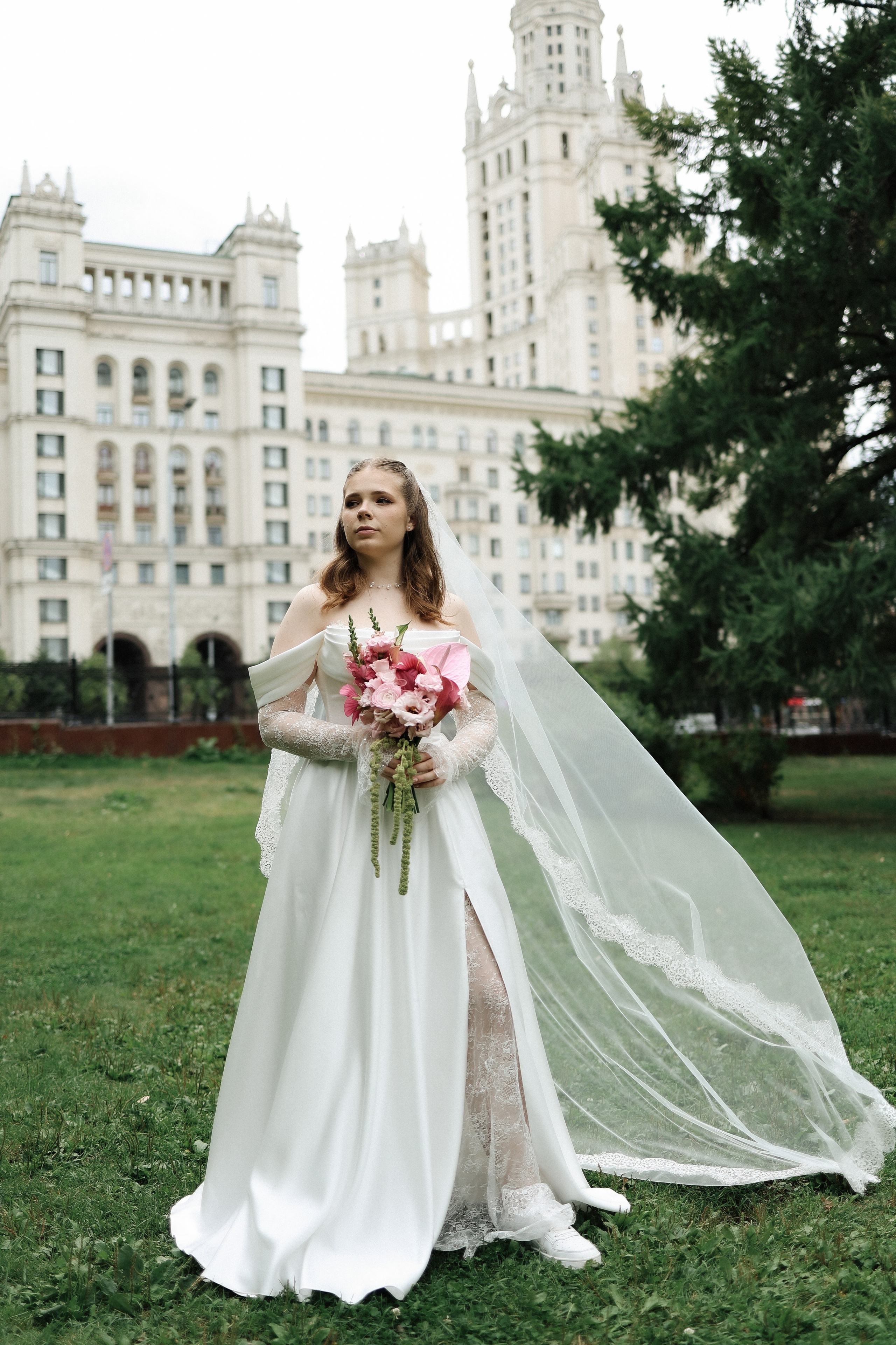 Савеловский ЗАГС, Radisson Blu Olympiyskiy, особняк Хлудова, камерная свадьба. Свадебный и семейный фотограф в Москве Света Снимает