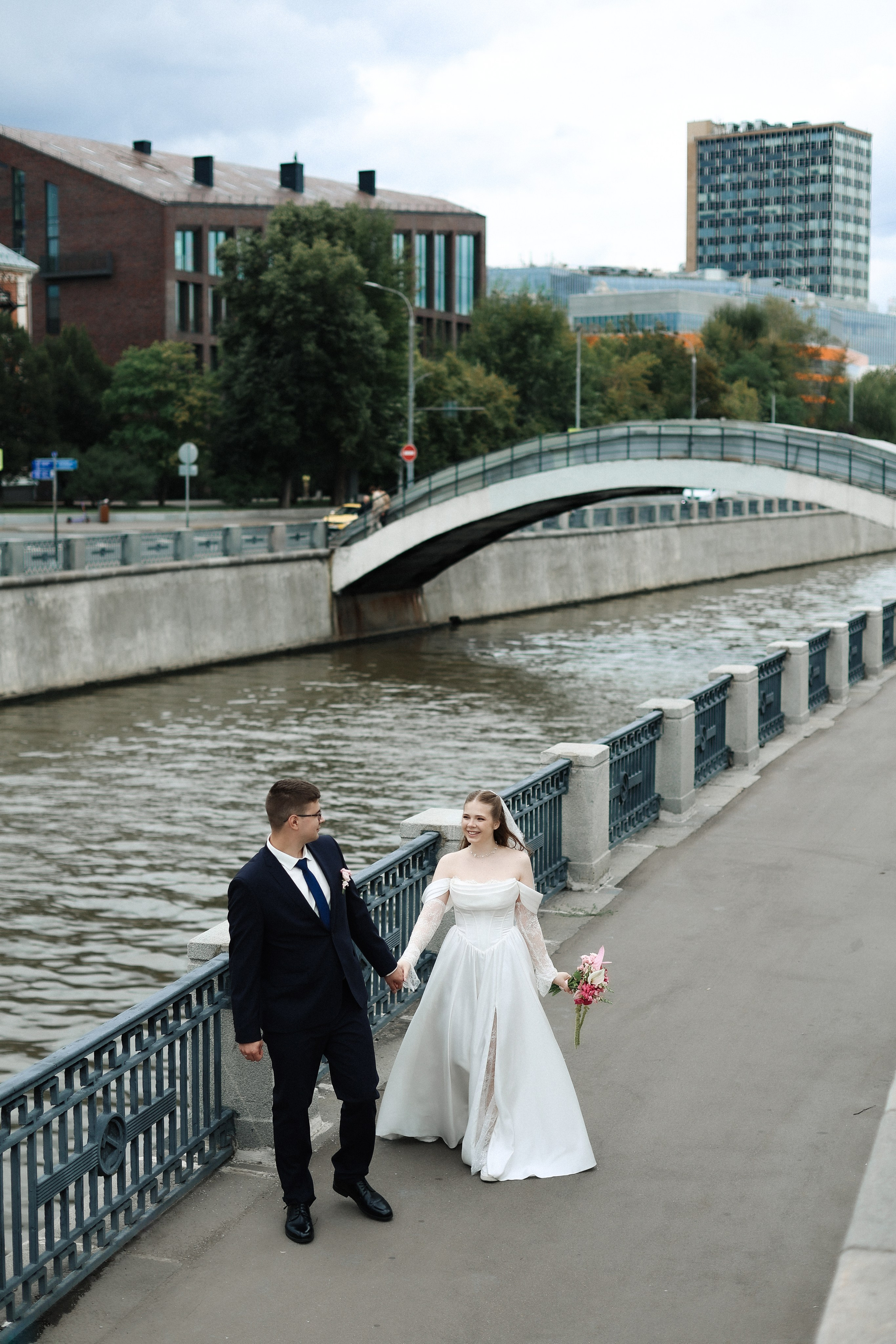 Савеловский ЗАГС, Radisson Blu Olympiyskiy, особняк Хлудова, камерная свадьба. Свадебный и семейный фотограф в Москве Света Снимает