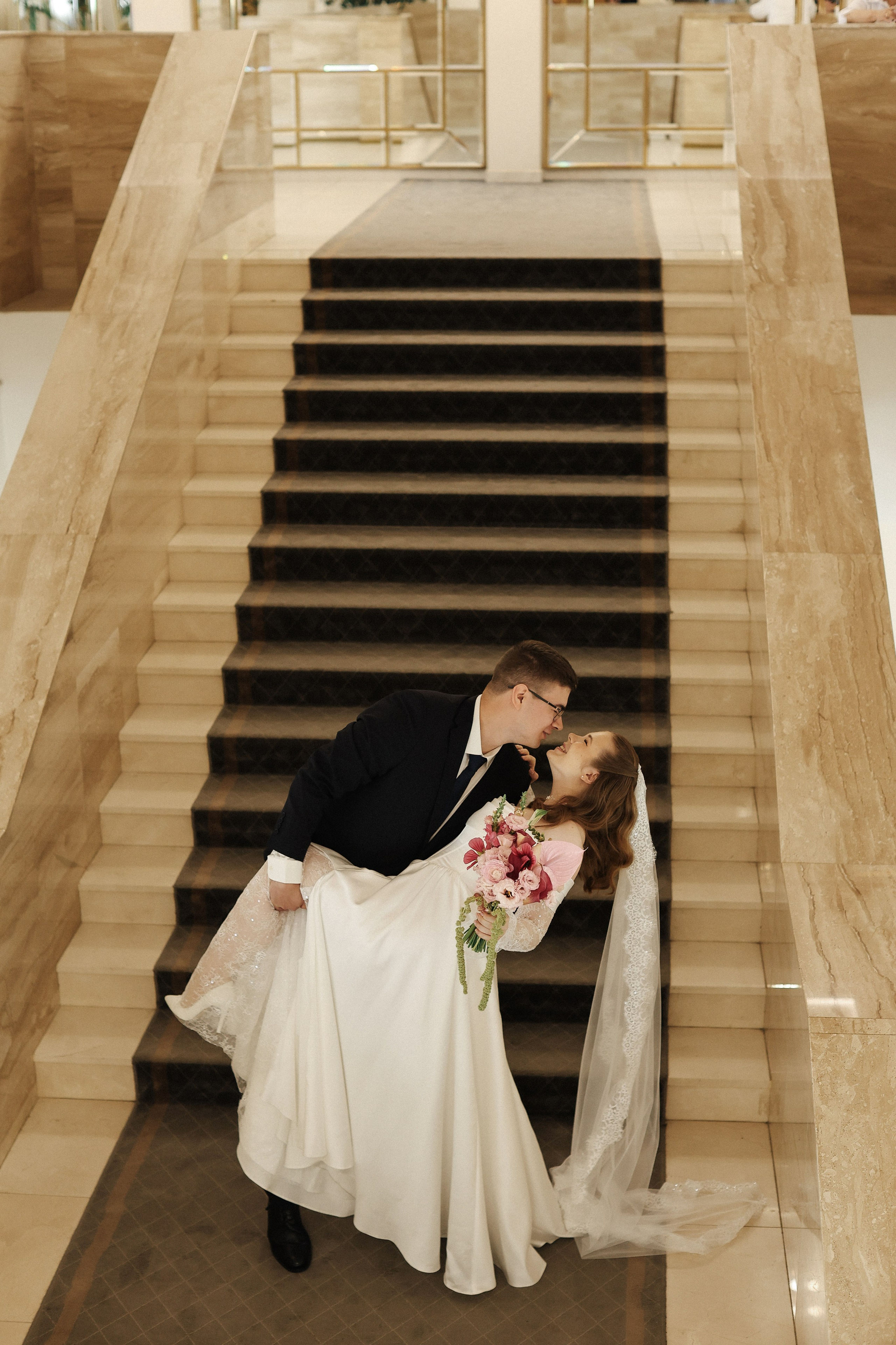 Савеловский ЗАГС, Radisson Blu Olympiyskiy, особняк Хлудова, камерная свадьба. Свадебный и семейный фотограф в Москве Света Снимает