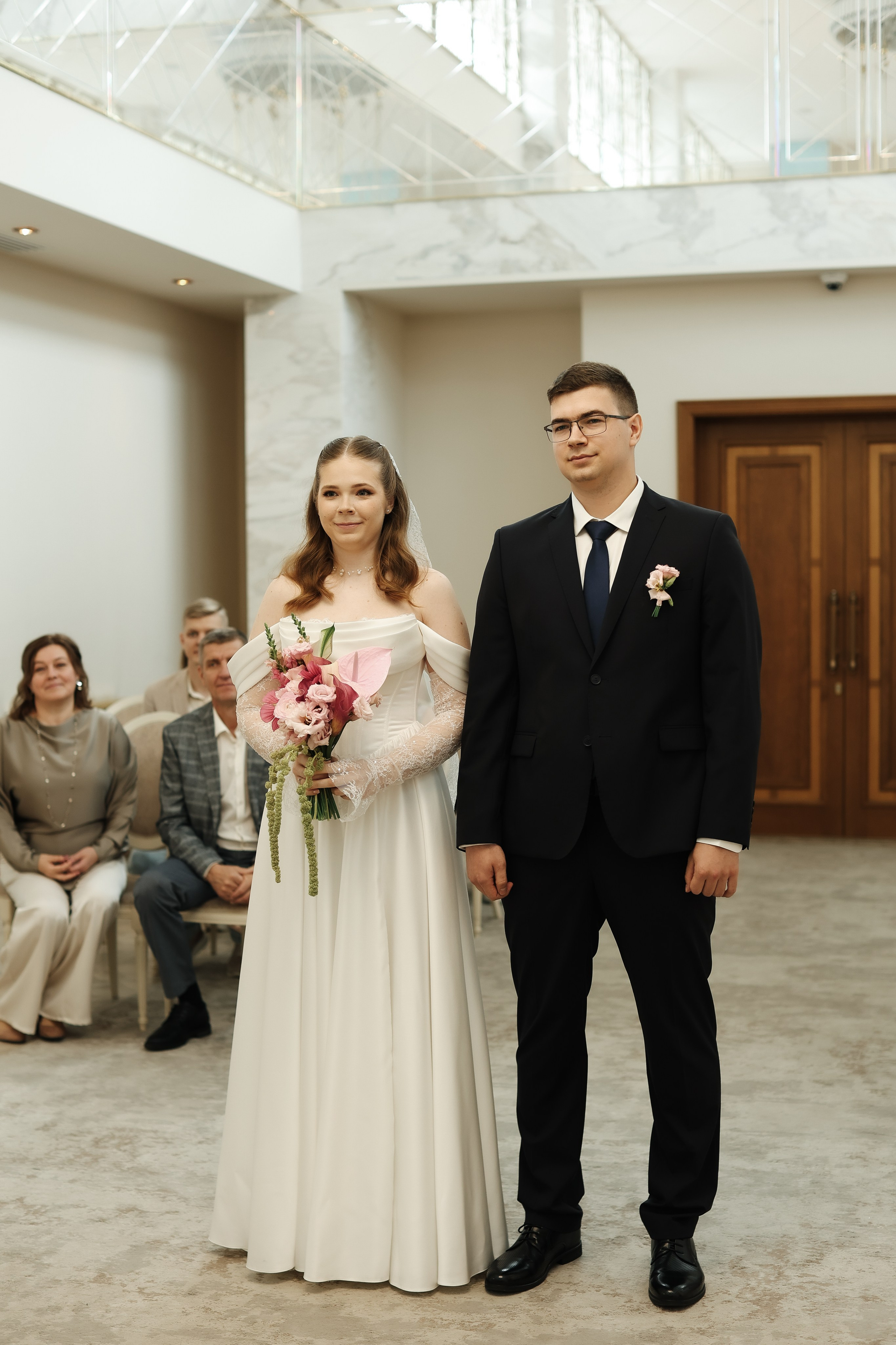Савеловский ЗАГС, Radisson Blu Olympiyskiy, особняк Хлудова, камерная свадьба. Свадебный и семейный фотограф в Москве Света Снимает