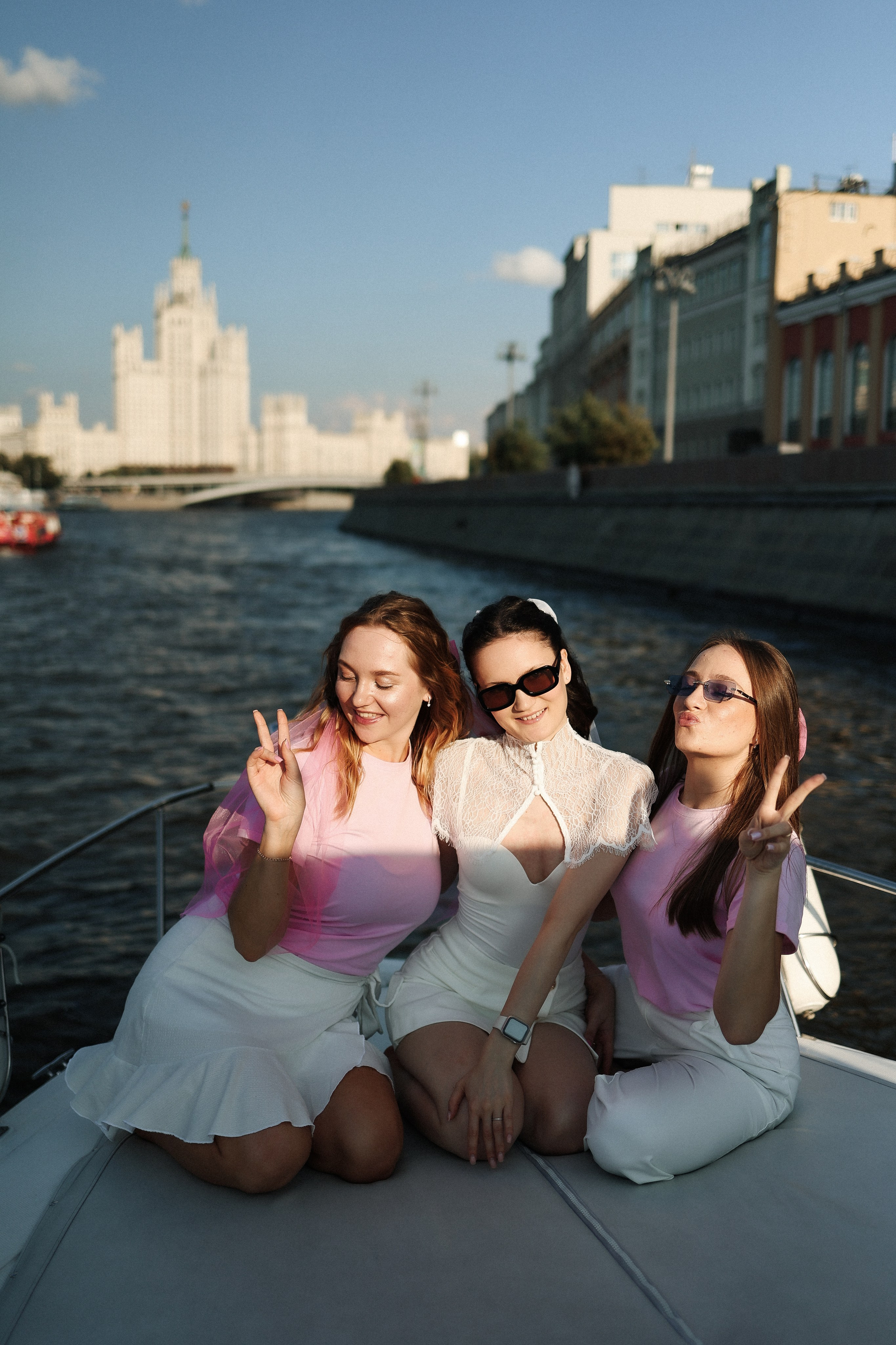 Девичник на катере. Свадебный и семейный фотограф в Москве Света Снимает