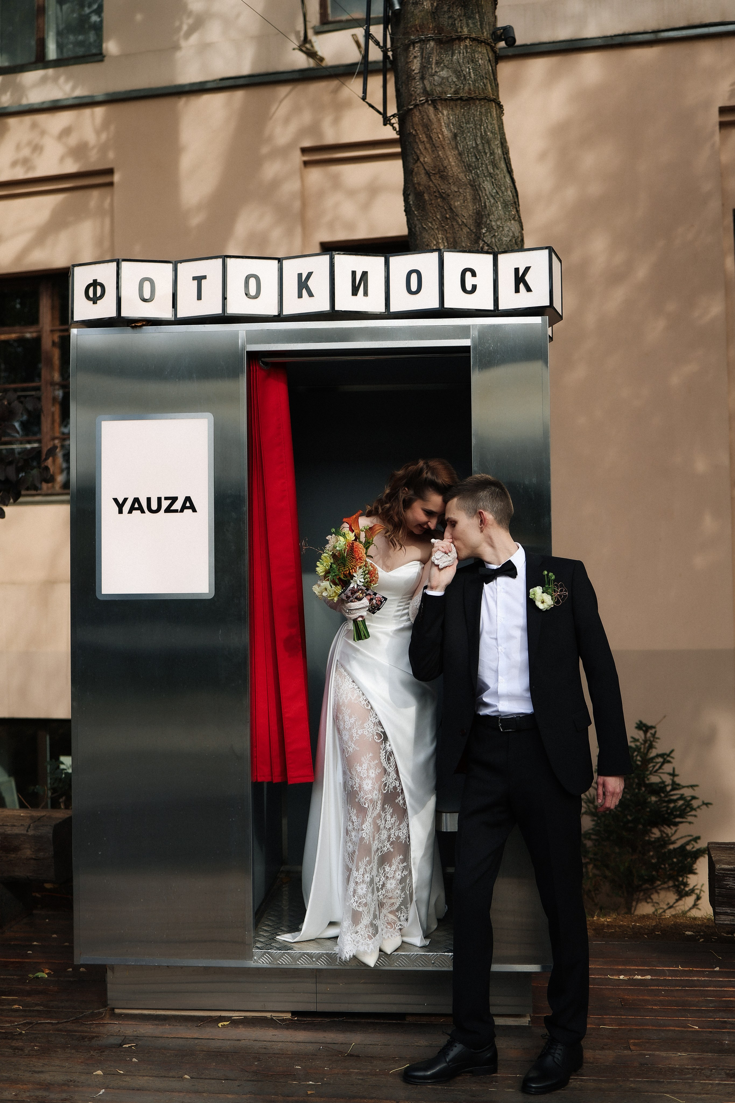 Роспись в пространстве Yauza Place / Яуза, прогулка по центру. Свадебный и семейный фотограф в Москве Света Снимает
