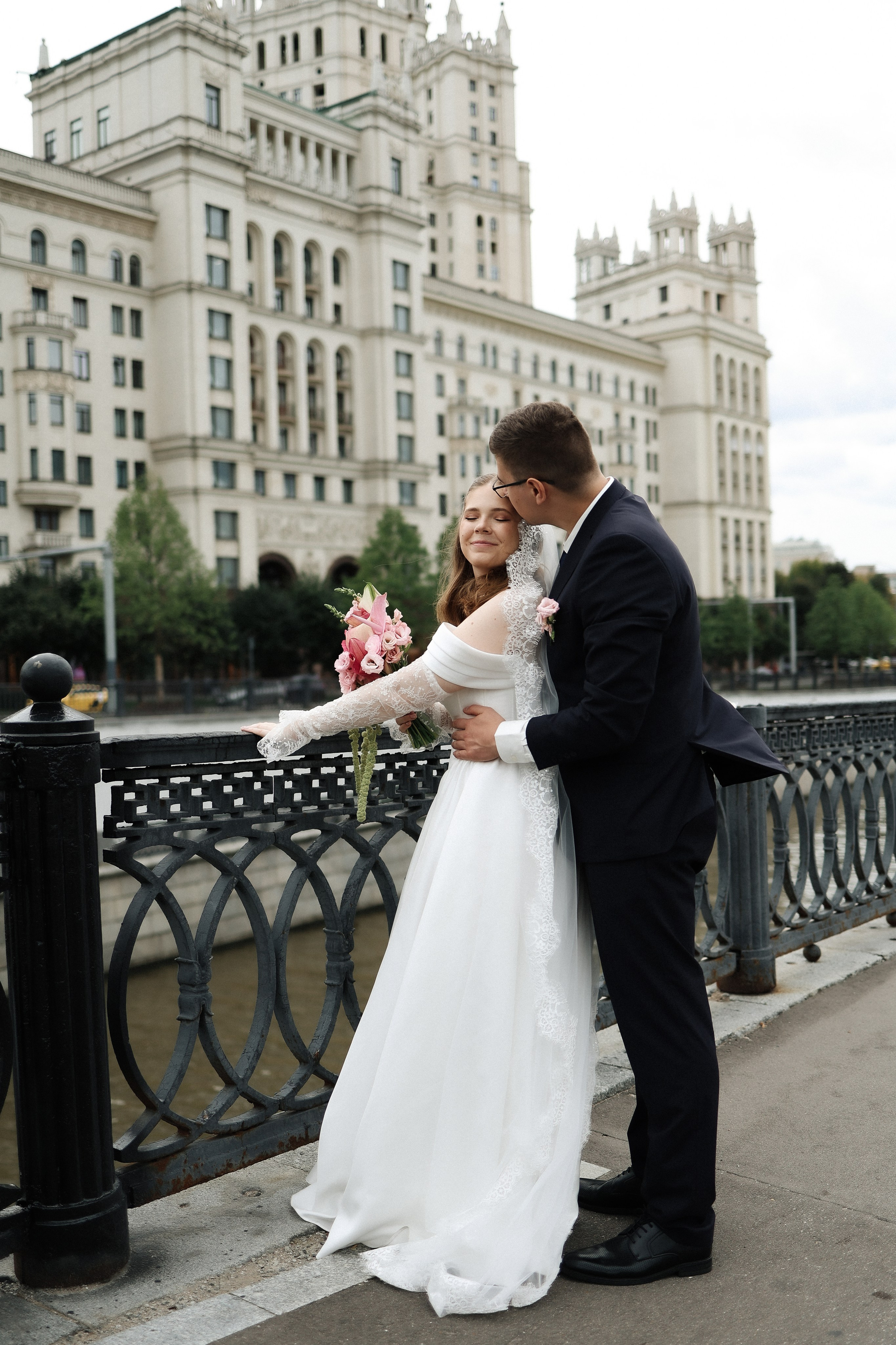 Савеловский ЗАГС, Radisson Blu Olympiyskiy, особняк Хлудова, камерная свадьба. Свадебный и семейный фотограф в Москве Света Снимает