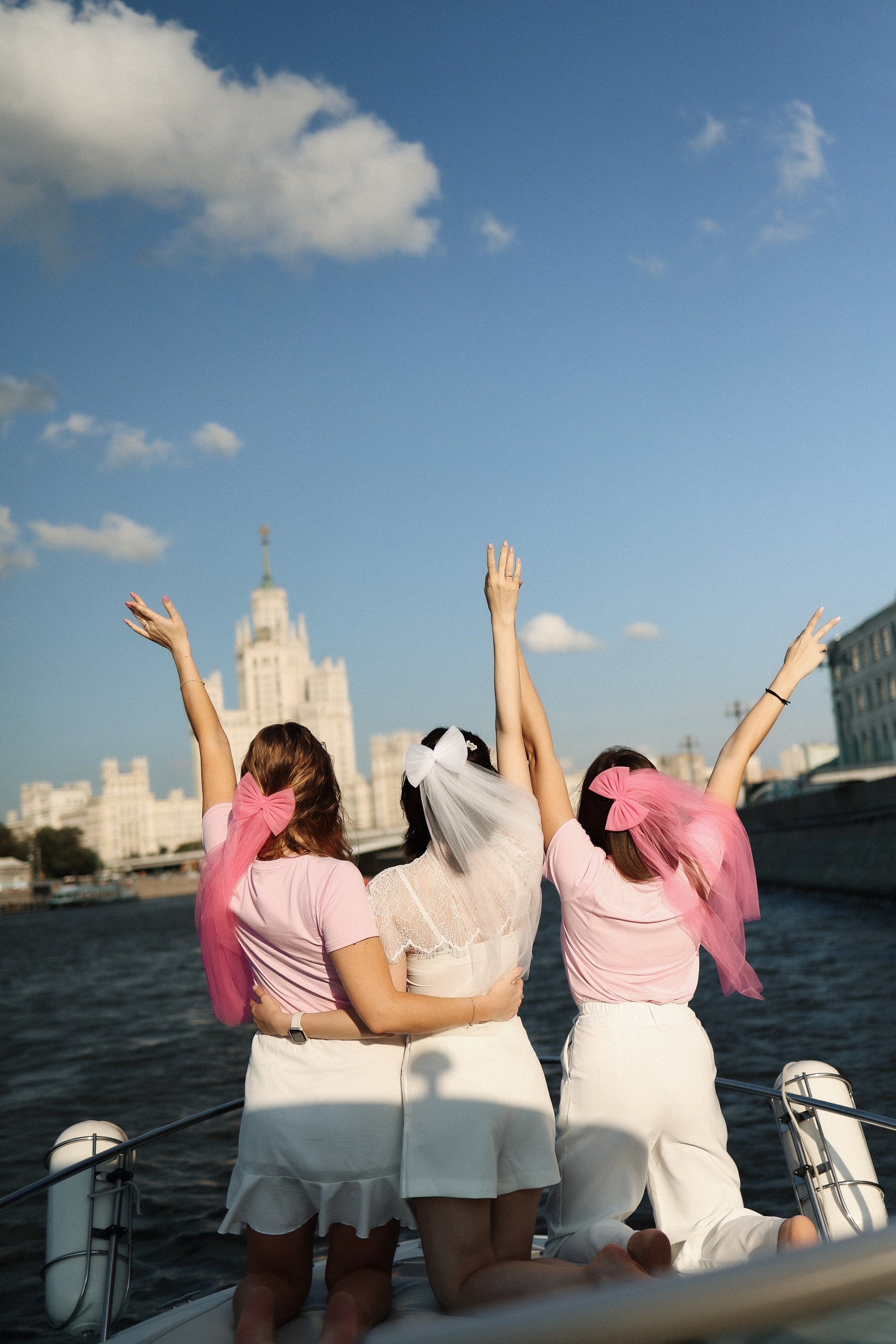 Девичник на катере. Свадебный и семейный фотограф в Москве Света Снимает