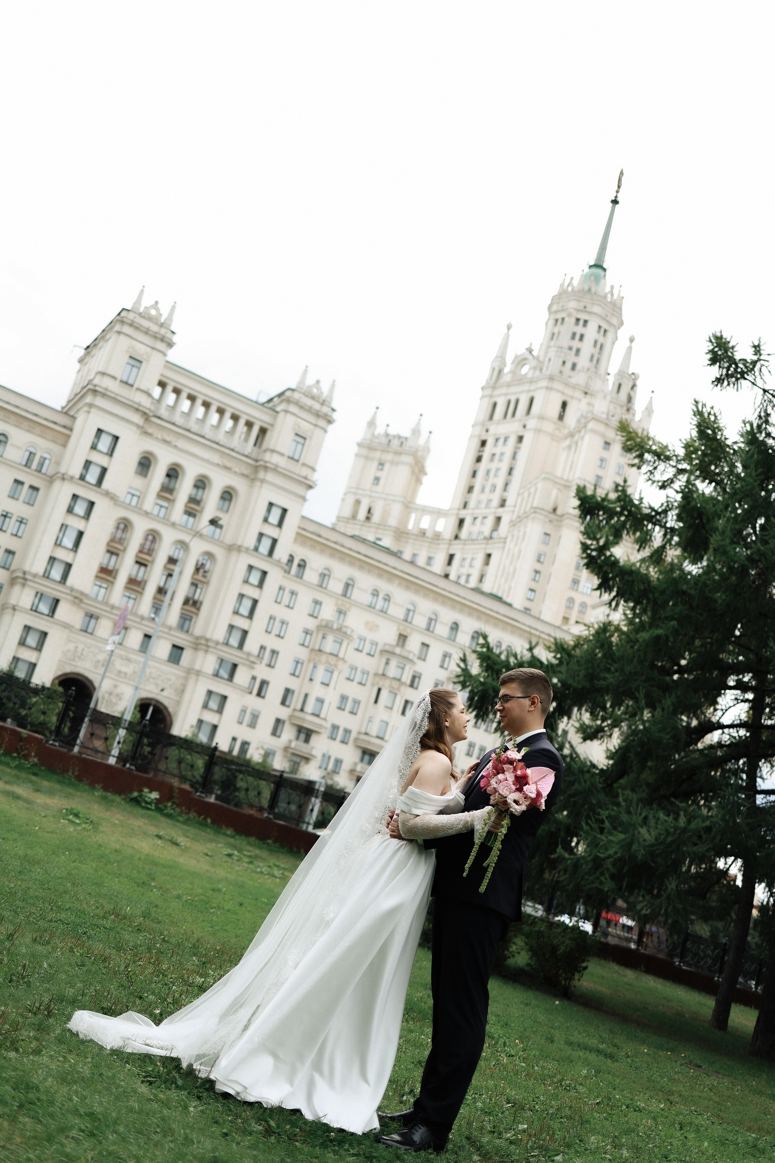 Савеловский ЗАГС, Radisson Blu Olympiyskiy, особняк Хлудова, камерная свадьба. Свадебный и семейный фотограф в Москве Света Снимает