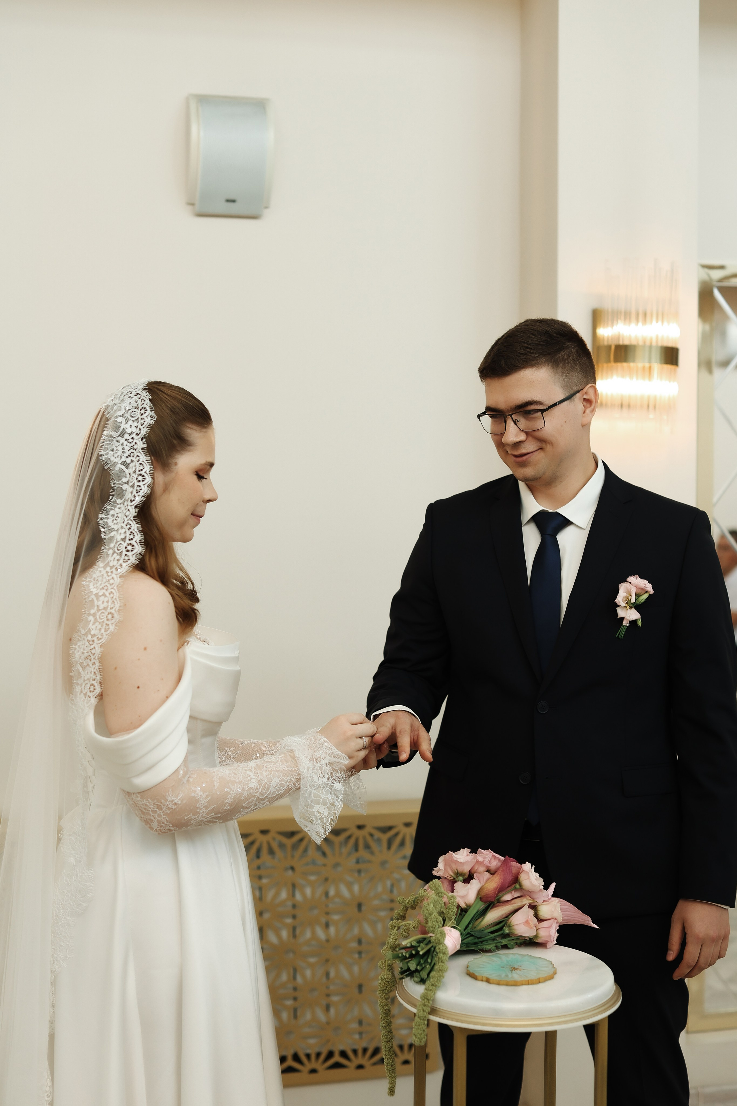 Савеловский ЗАГС, Radisson Blu Olympiyskiy, особняк Хлудова, камерная свадьба. Свадебный и семейный фотограф в Москве Света Снимает