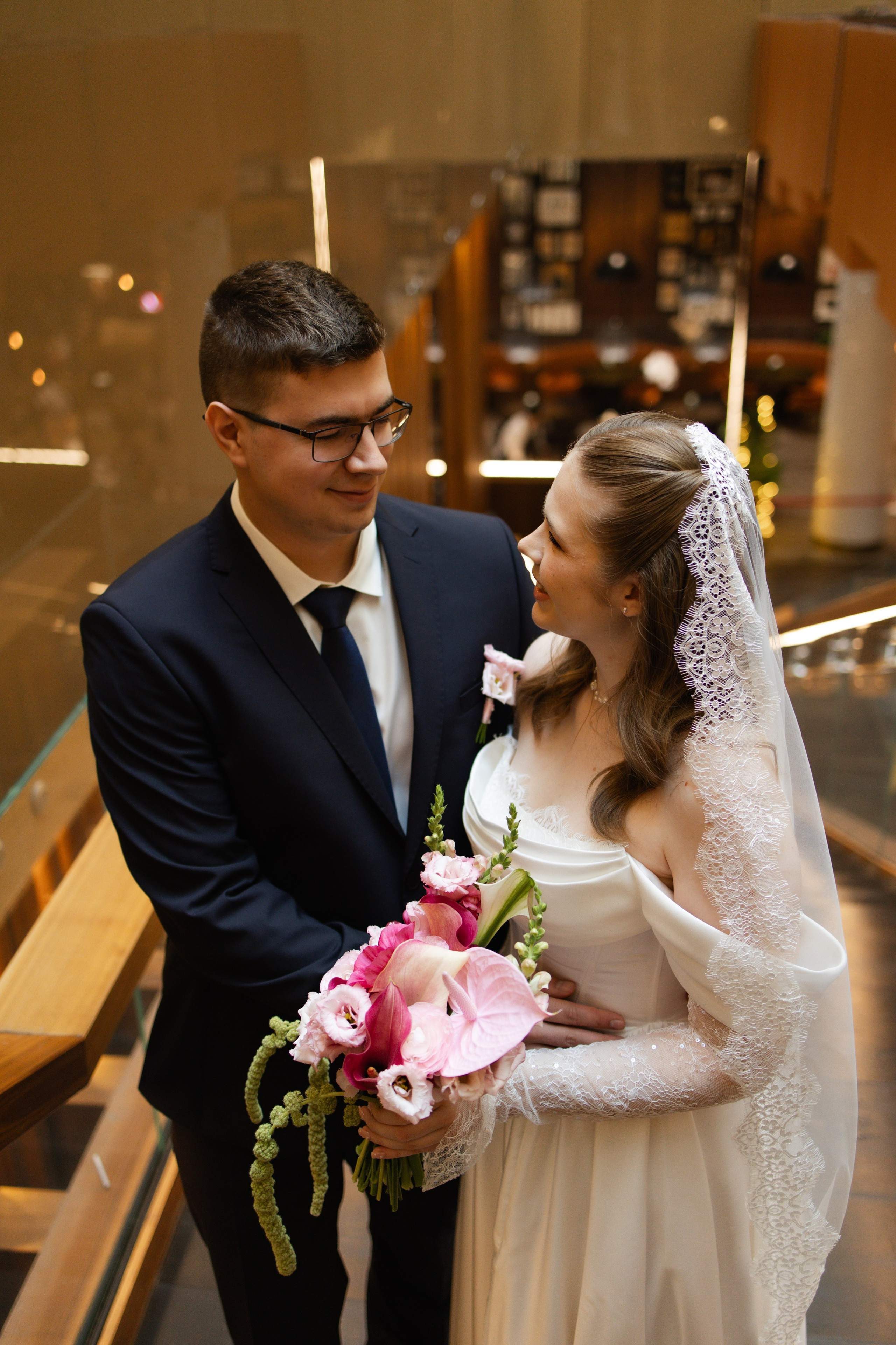 Савеловский ЗАГС, Radisson Blu Olympiyskiy, особняк Хлудова, камерная свадьба. Свадебный и семейный фотограф в Москве Света Снимает